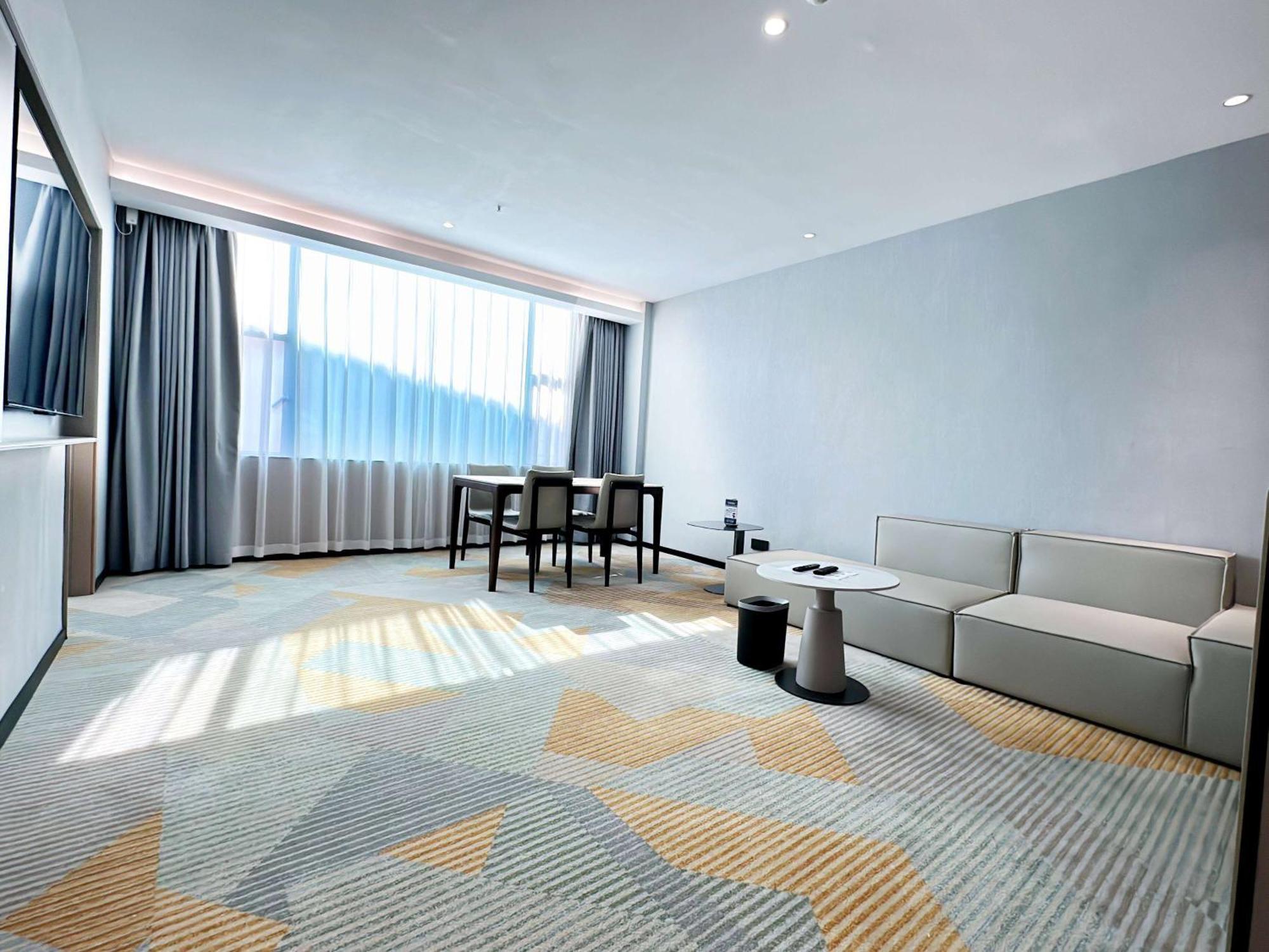 Hotel Hawthorn By Wyndham Baiyun Airport 4*