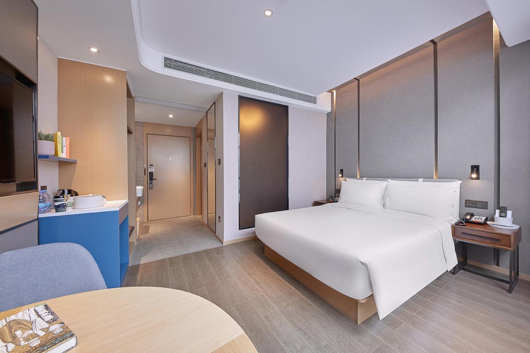 Atour Panyu Bridge Hotel