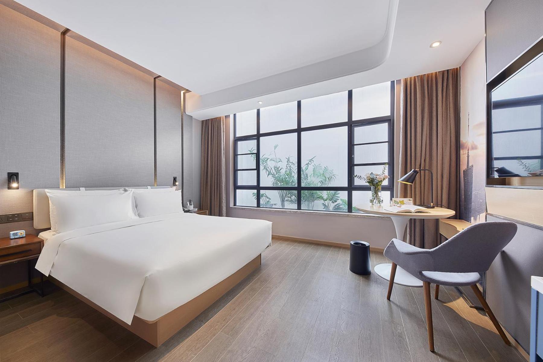 Atour Panyu Bridge Hotel 4*