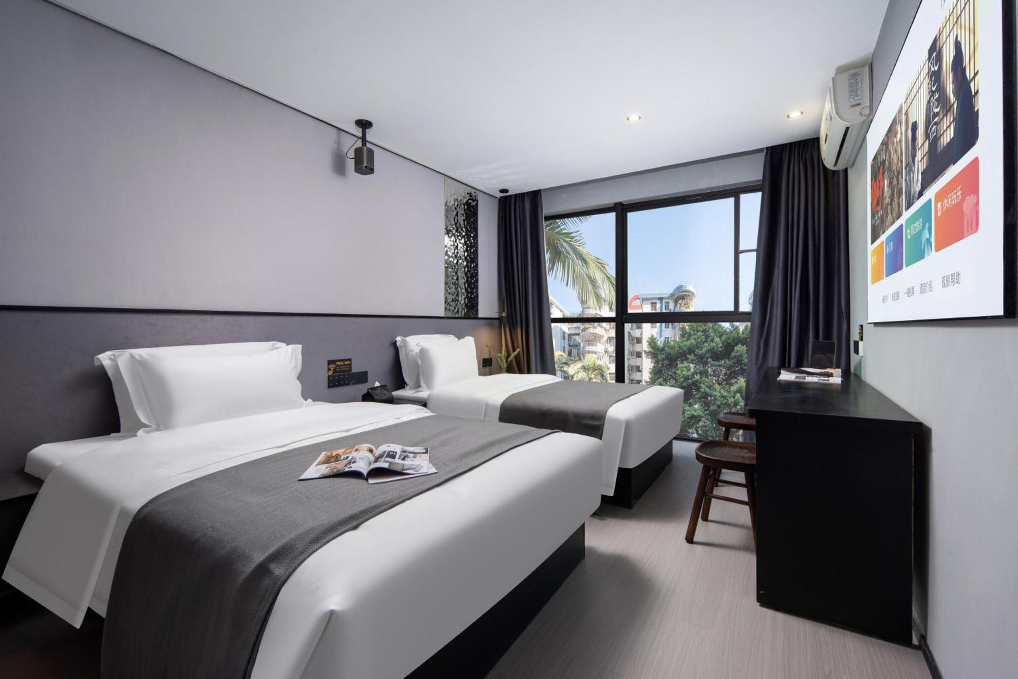 Banana Fun - East Railway Station Yantang Metro Station Hotel 2*