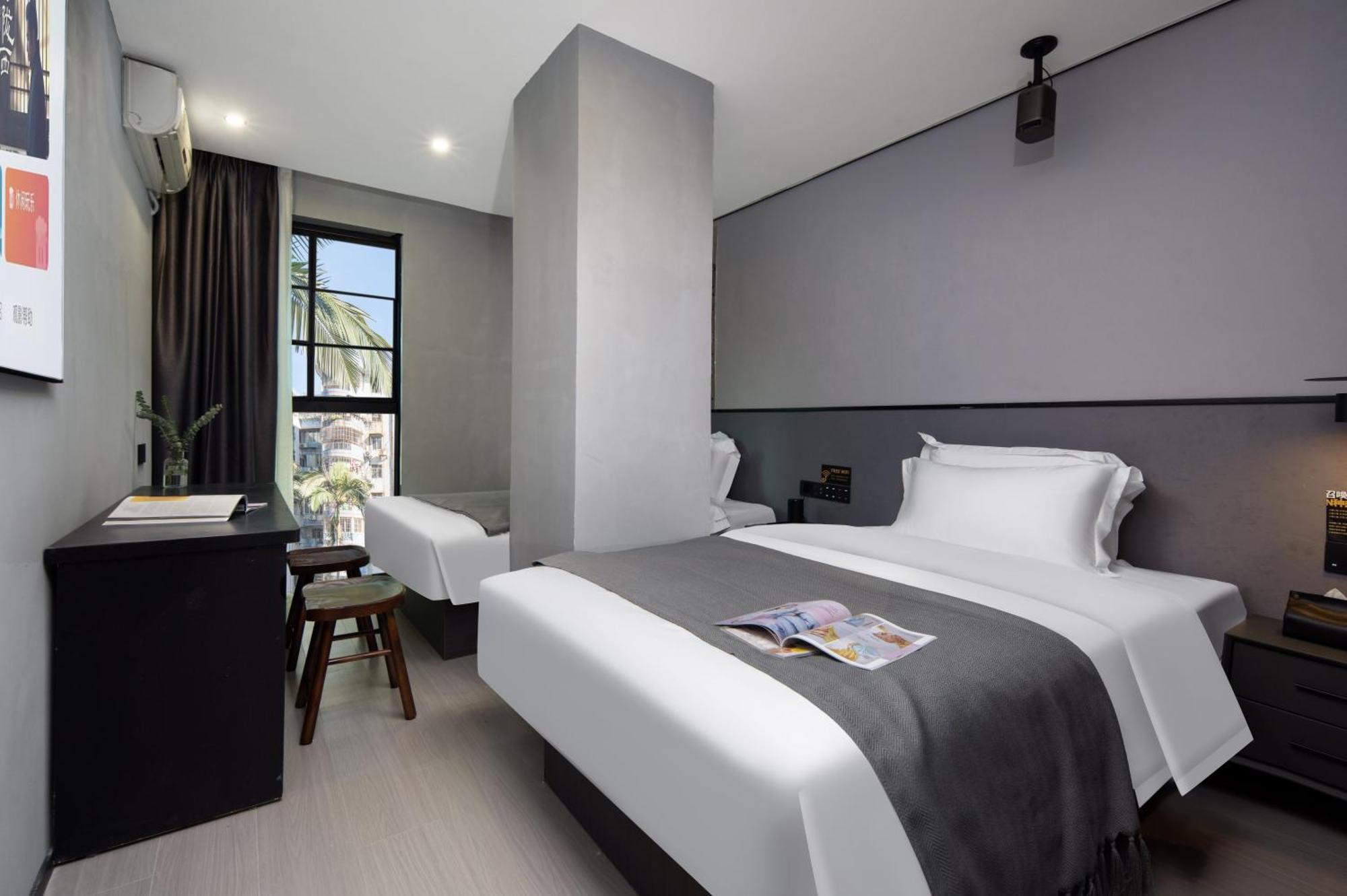 Banana Fun - East Railway Station Yantang Metro Station Hotel 2*