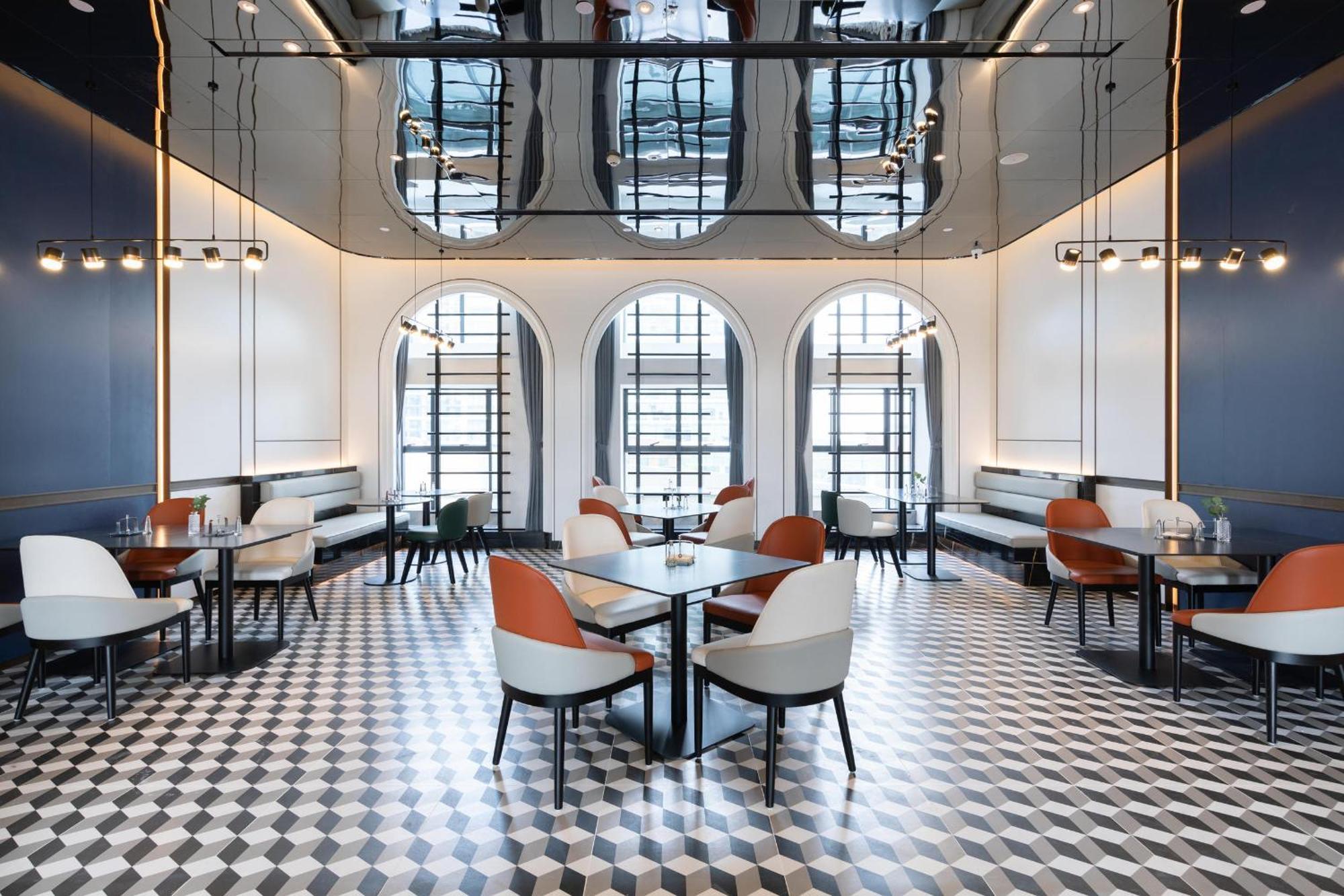 Hotel Atour South High-speed Railway Station 4*