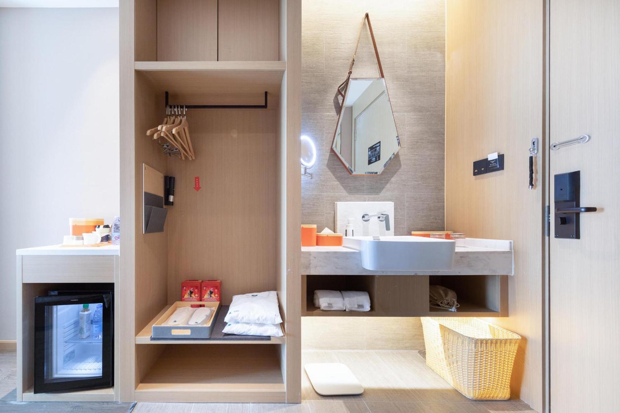 Atour South High-speed Railway Station Hotel 4*