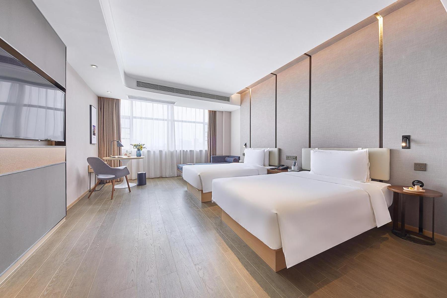 Atour Panyu Bridge Hotel 4*