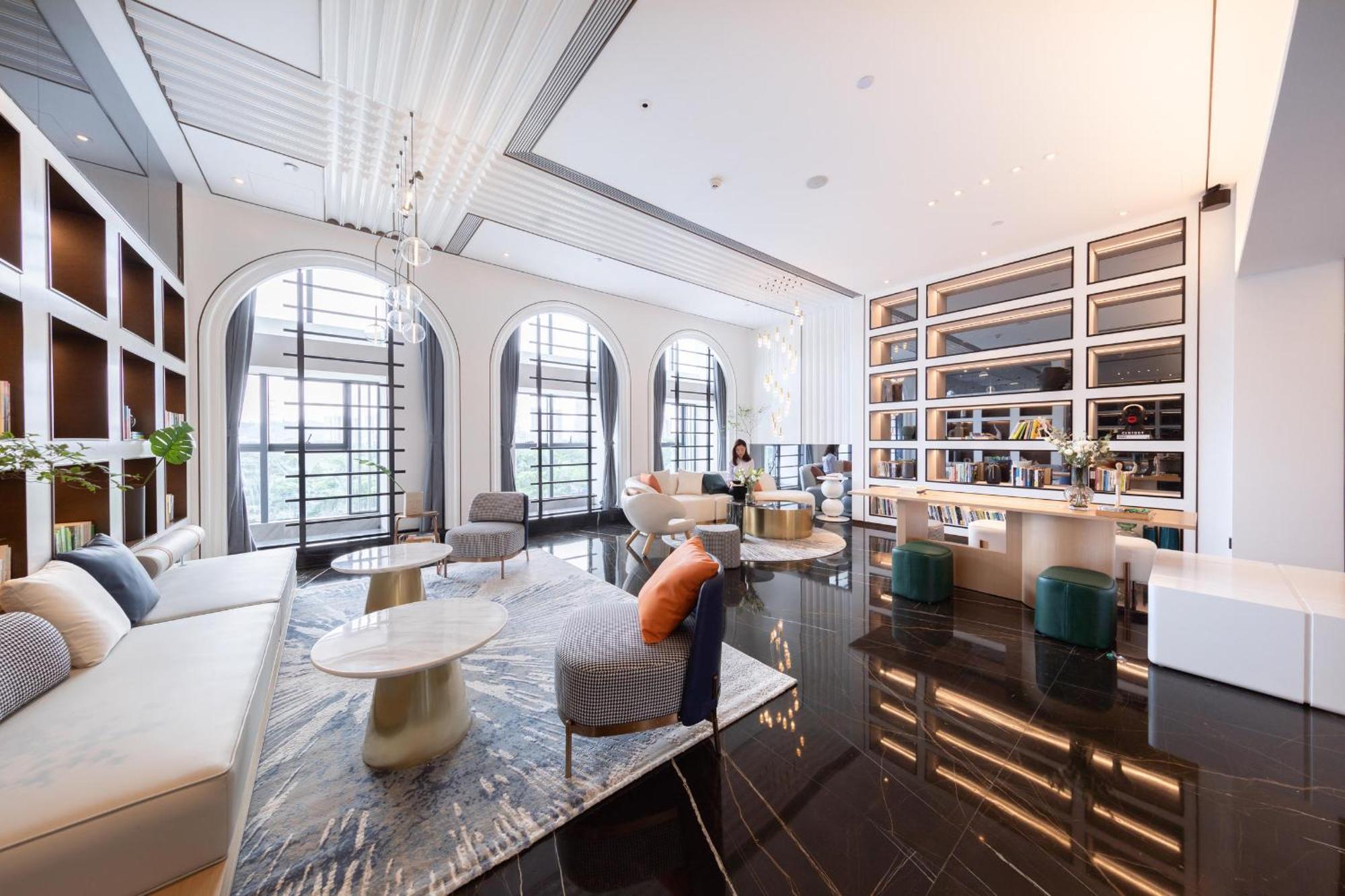 Atour South High-speed Railway Station Hotel 4*
