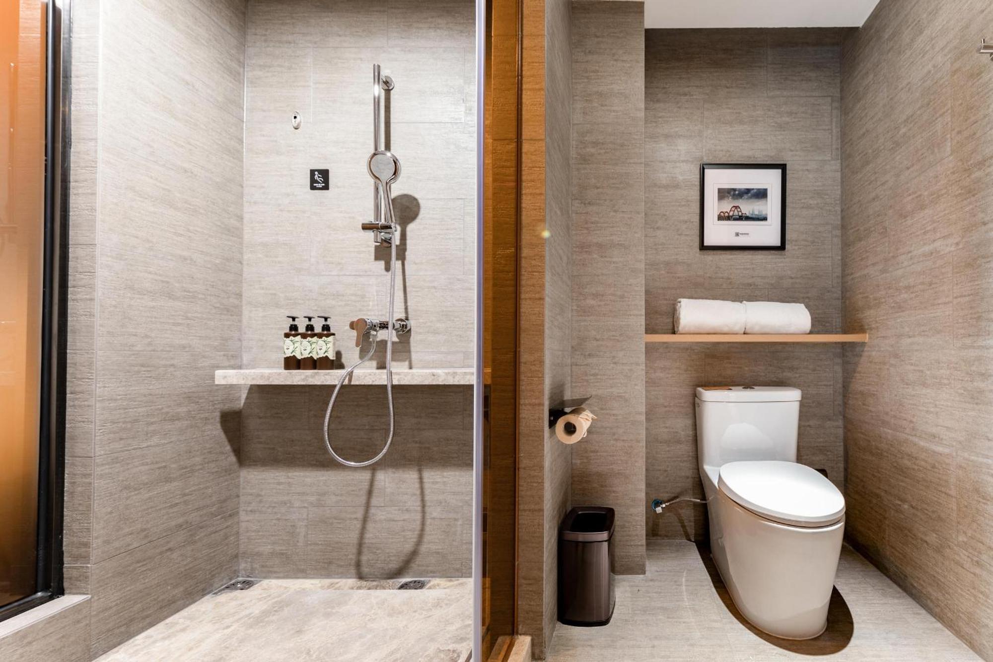 Atour Panyu Bridge Hotel 4*