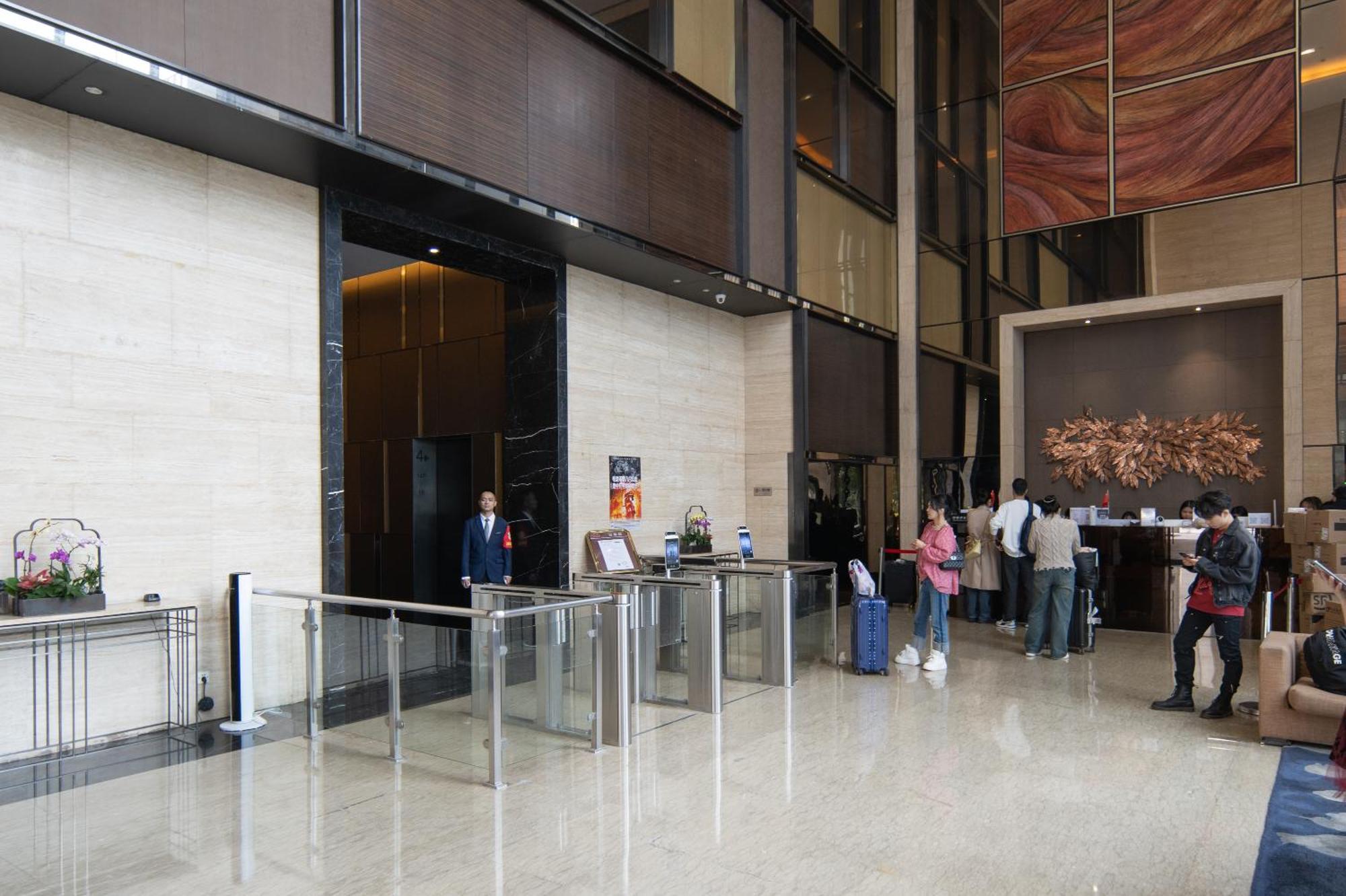 Snug Gaokong Jiangjing Aparthotel 3*