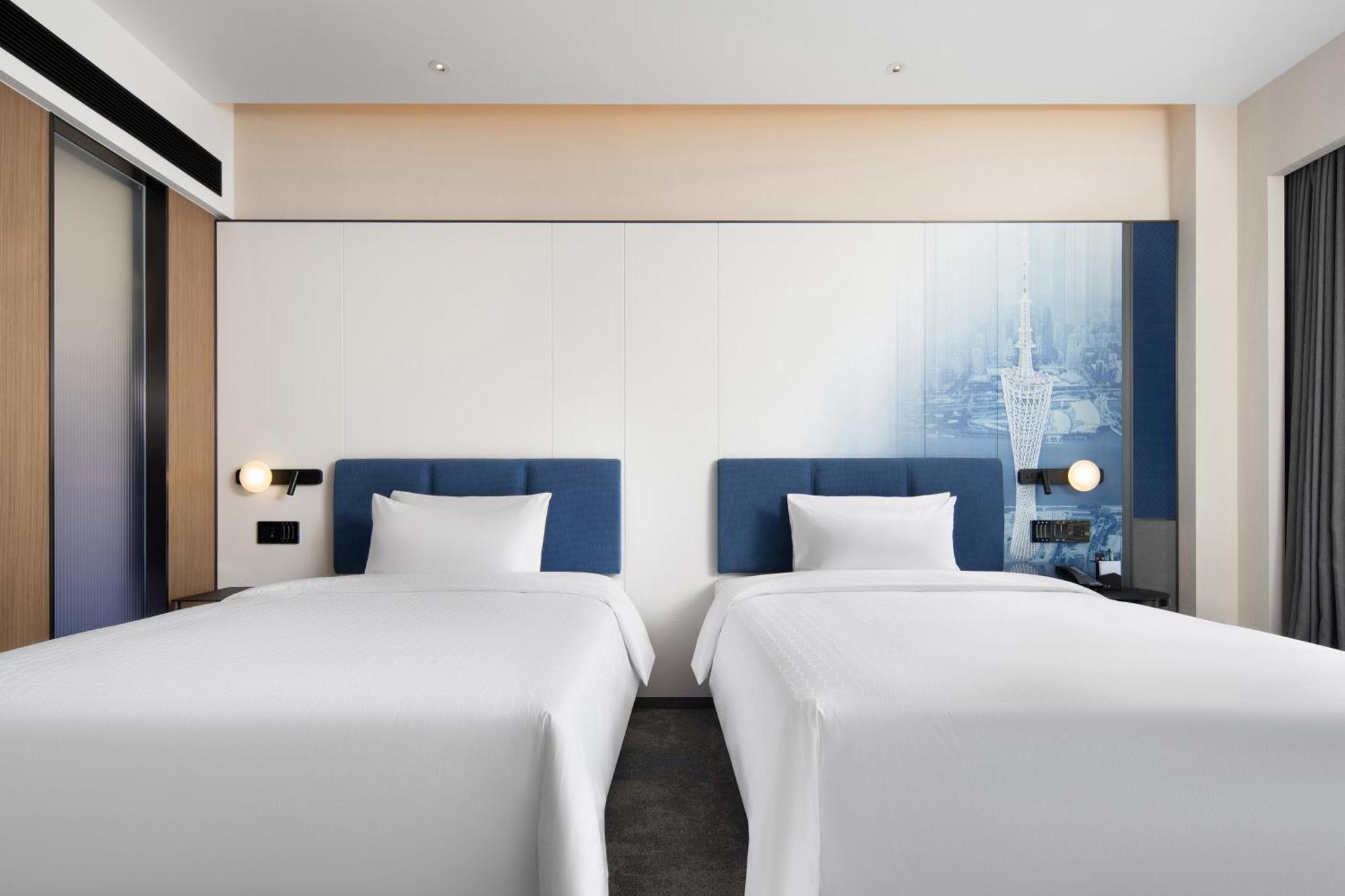 Hampton By Hilton Renhe Baiyun Airport-free Shuttle Bus During The Fair 4*
