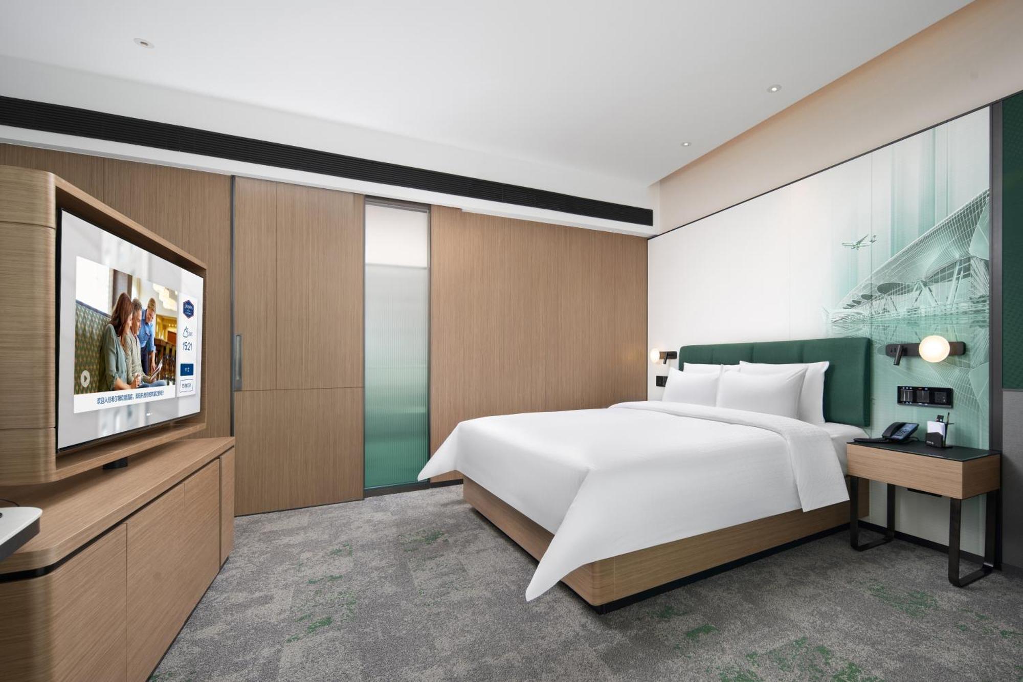 Hampton By Hilton Renhe Baiyun Airport-free Shuttle Bus During The Fair Guangzhou