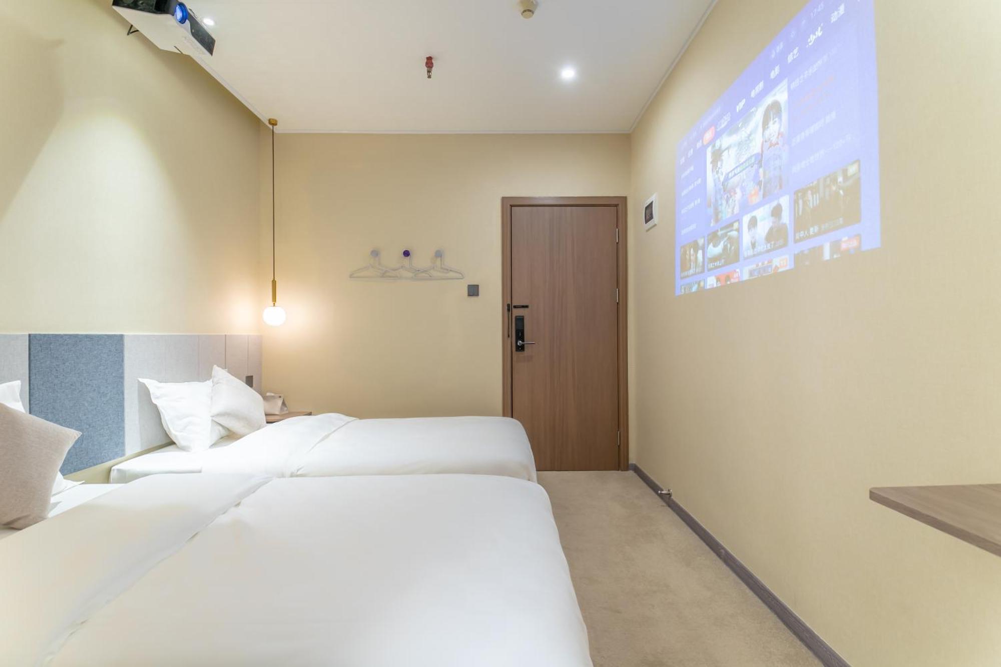Hotel Puzzle Fenghuang New Village Subway Station *