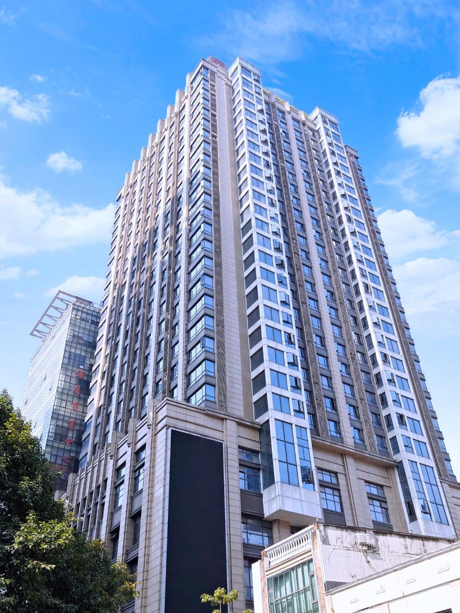 Uhome Service Apartment *