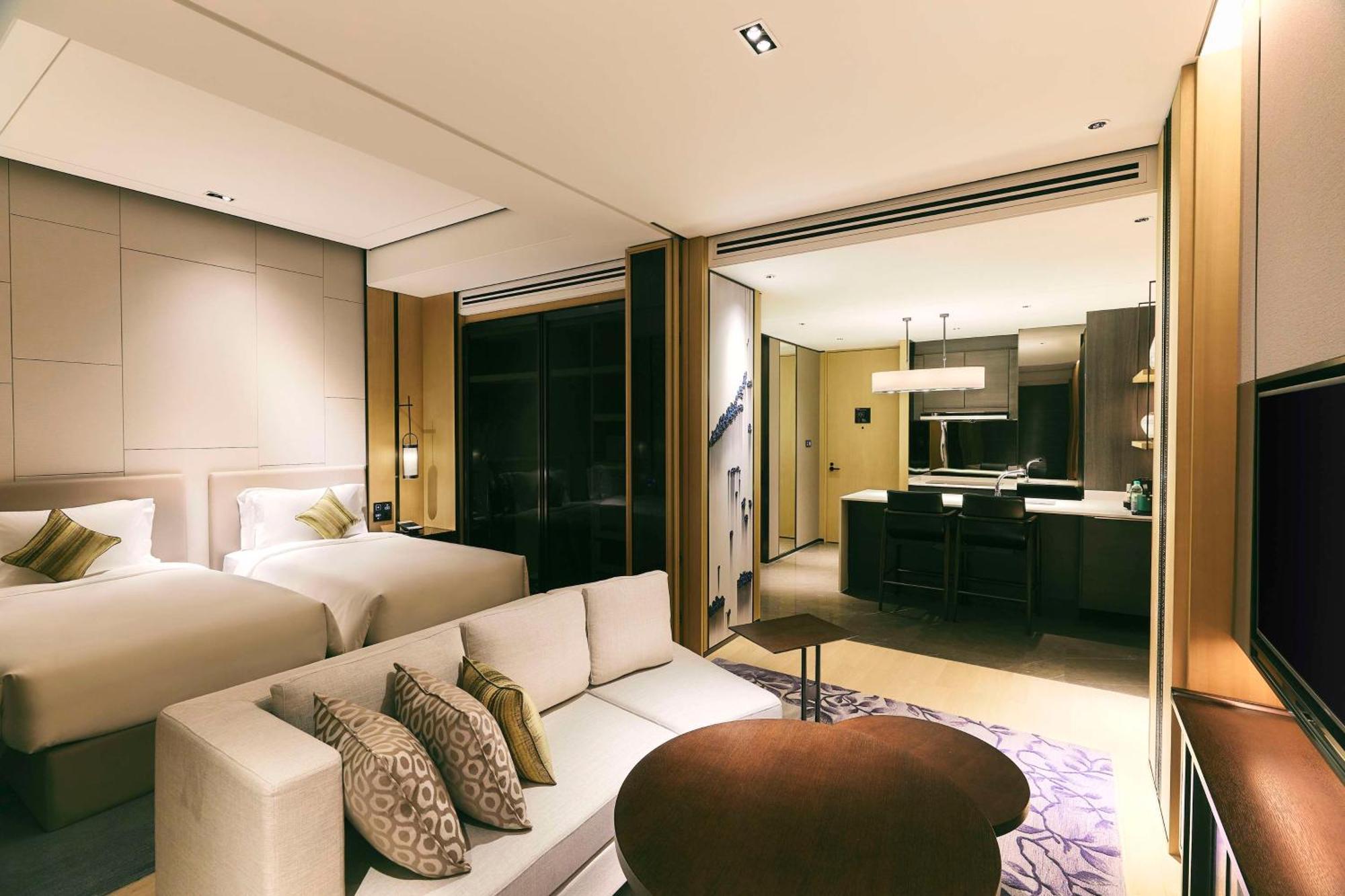 Kempinski Residences - Free Shuttle Between And Exhibition Center During Fair & Exhibitor Registration Counter Hotel