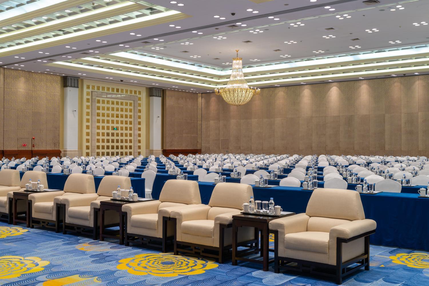 Hotel Dong Fang - Free Shuttle Bus To Fair Complex & Overseas Buyer Registration Services 5*