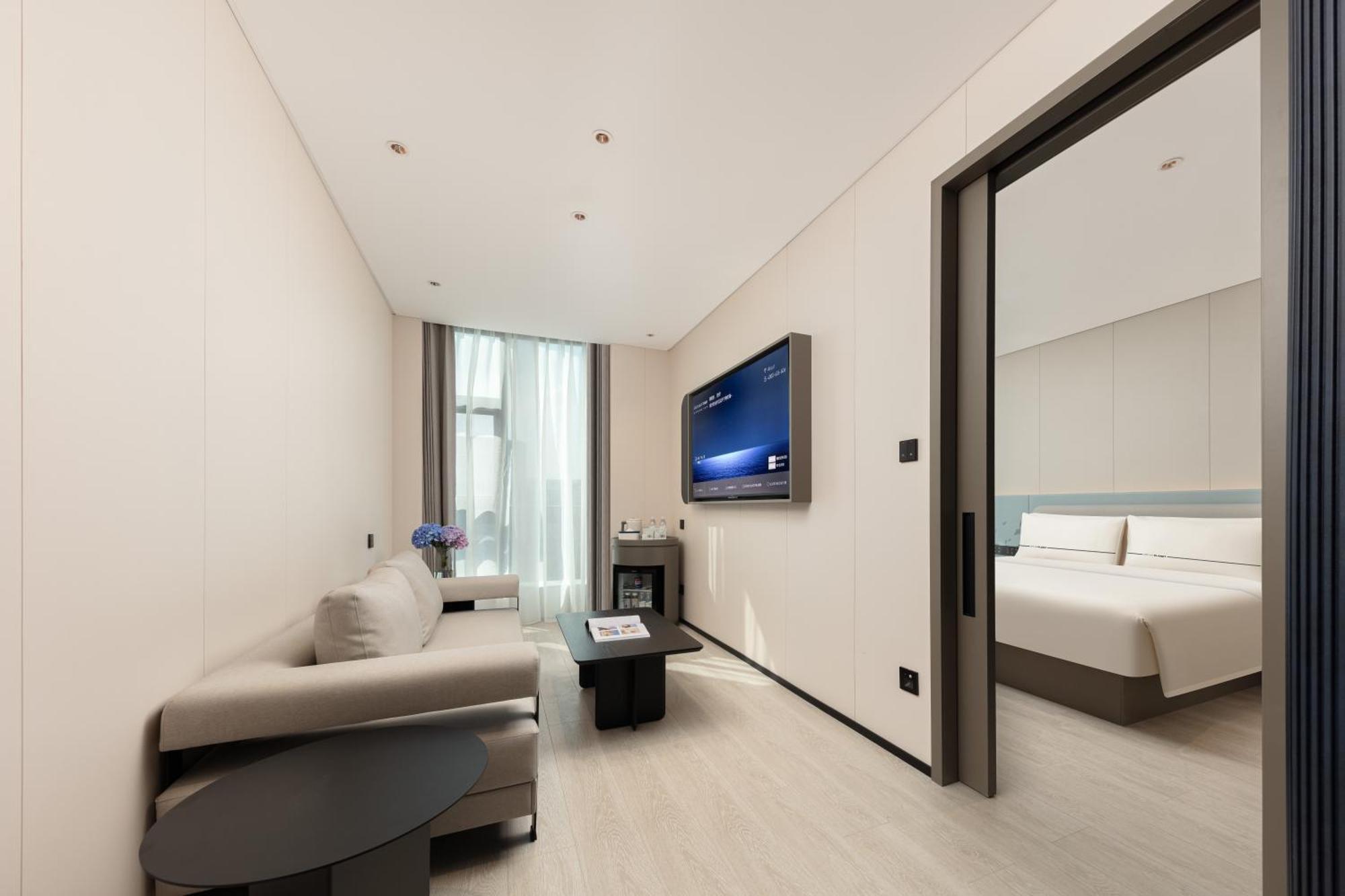 Atour Light Panyu Chimelong Wanbo Business District Hotel 4*