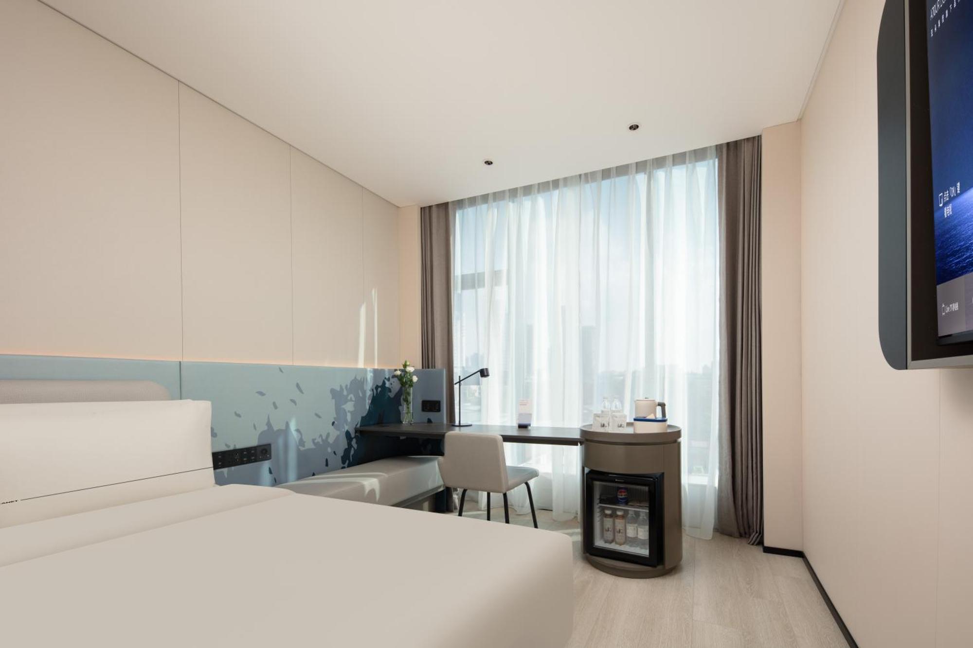 Atour Light Panyu Chimelong Wanbo Business District 4*