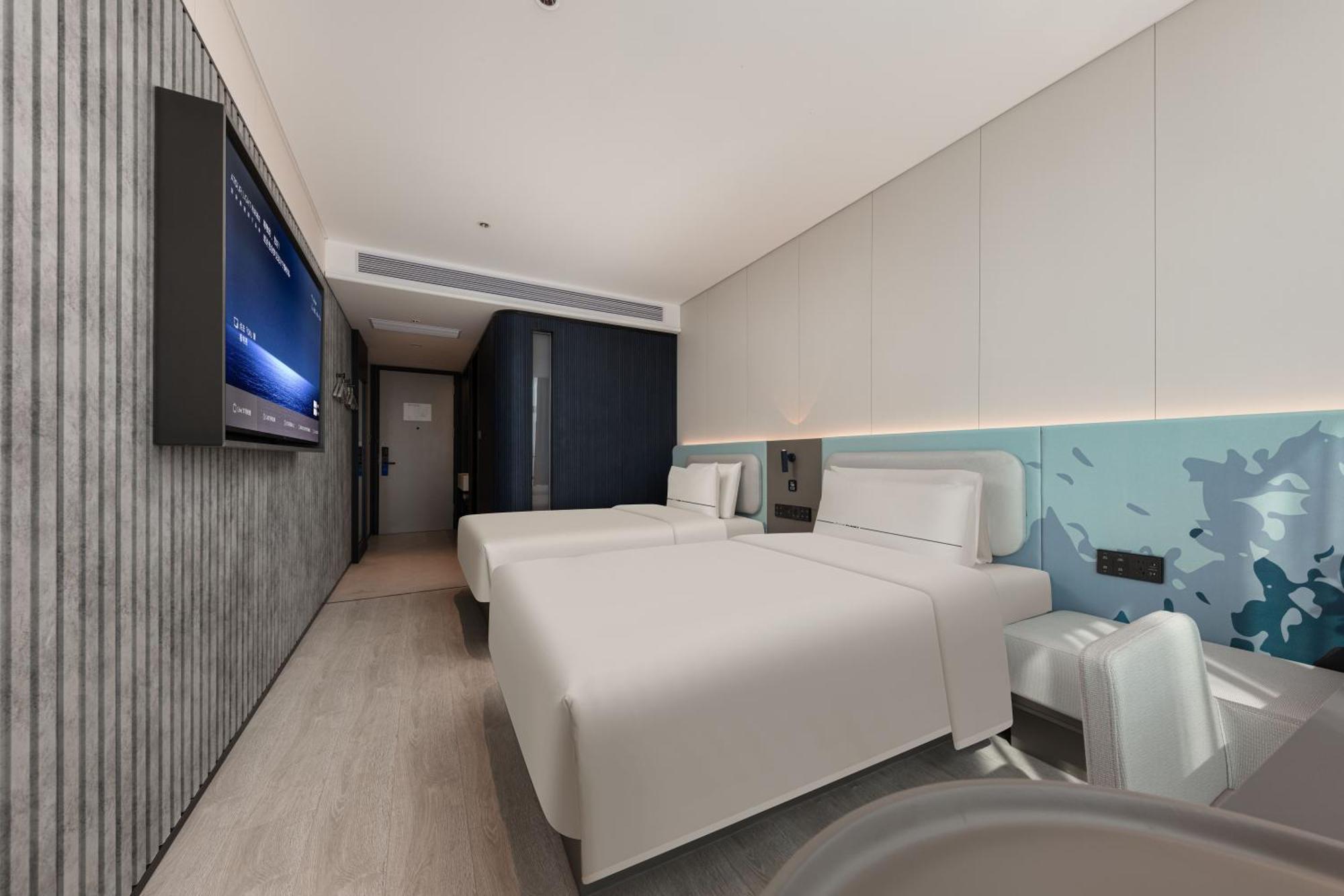 Atour Light Panyu Chimelong Wanbo Business District Hotel 4*
