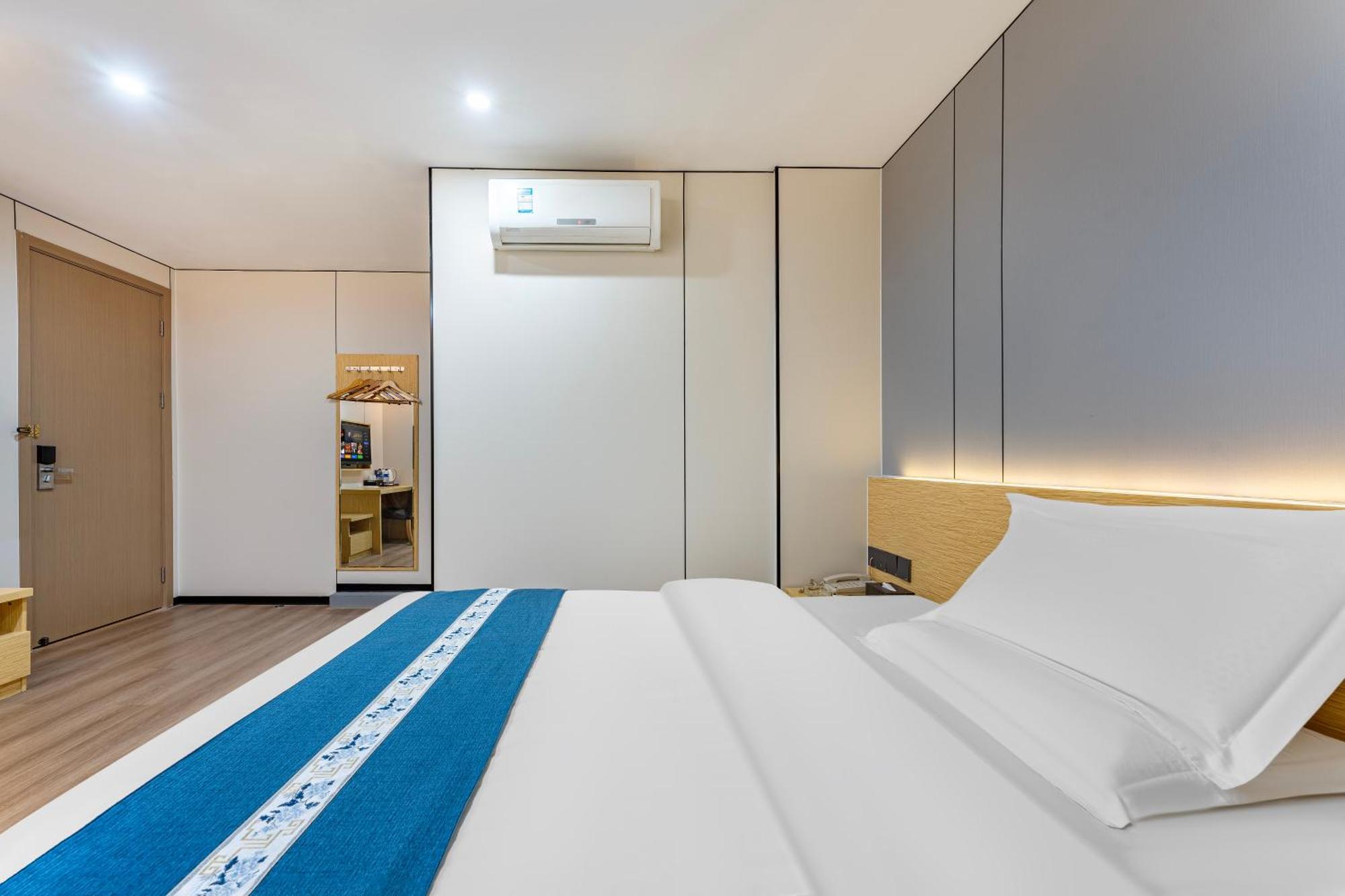 Kaiyue Luoxi Subway Station Branch - Free Deliver Service To Fair Complex During Fair Period Hotel 2*