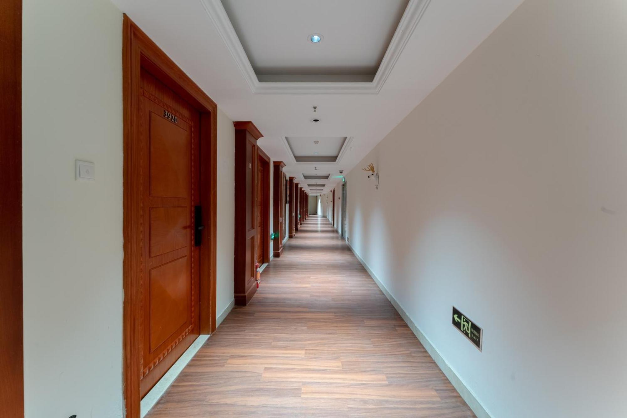 The Legend Hotel- Free Deliver Service To Fair Complex During Fair Period Hotel