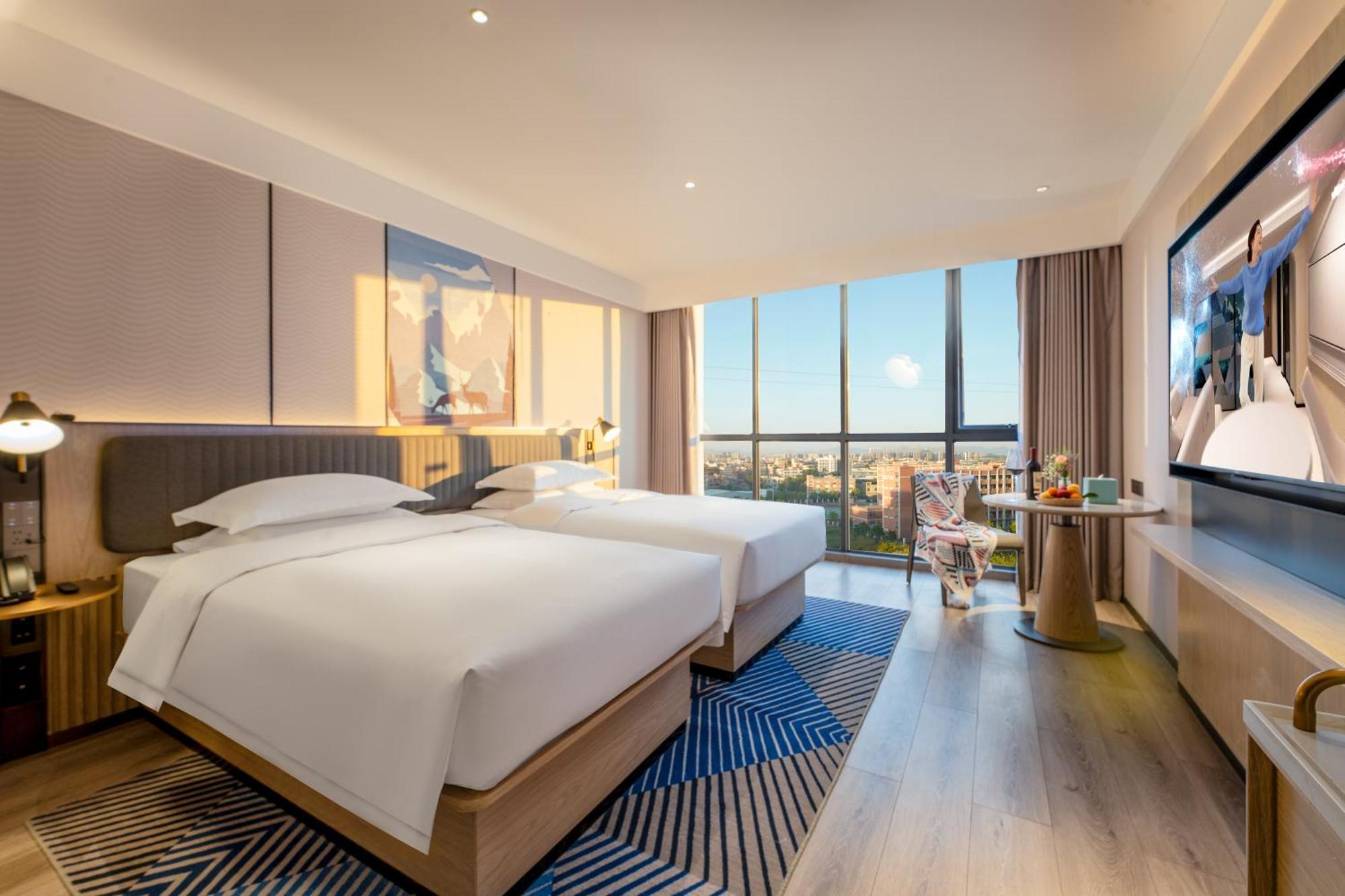 Hotel Echarm International Baiyun International Airport Qingbu Metro Branch - Free Deliver Service To Baiyun International Airport & Free Deliver Service To Fair Complex During Fair Period