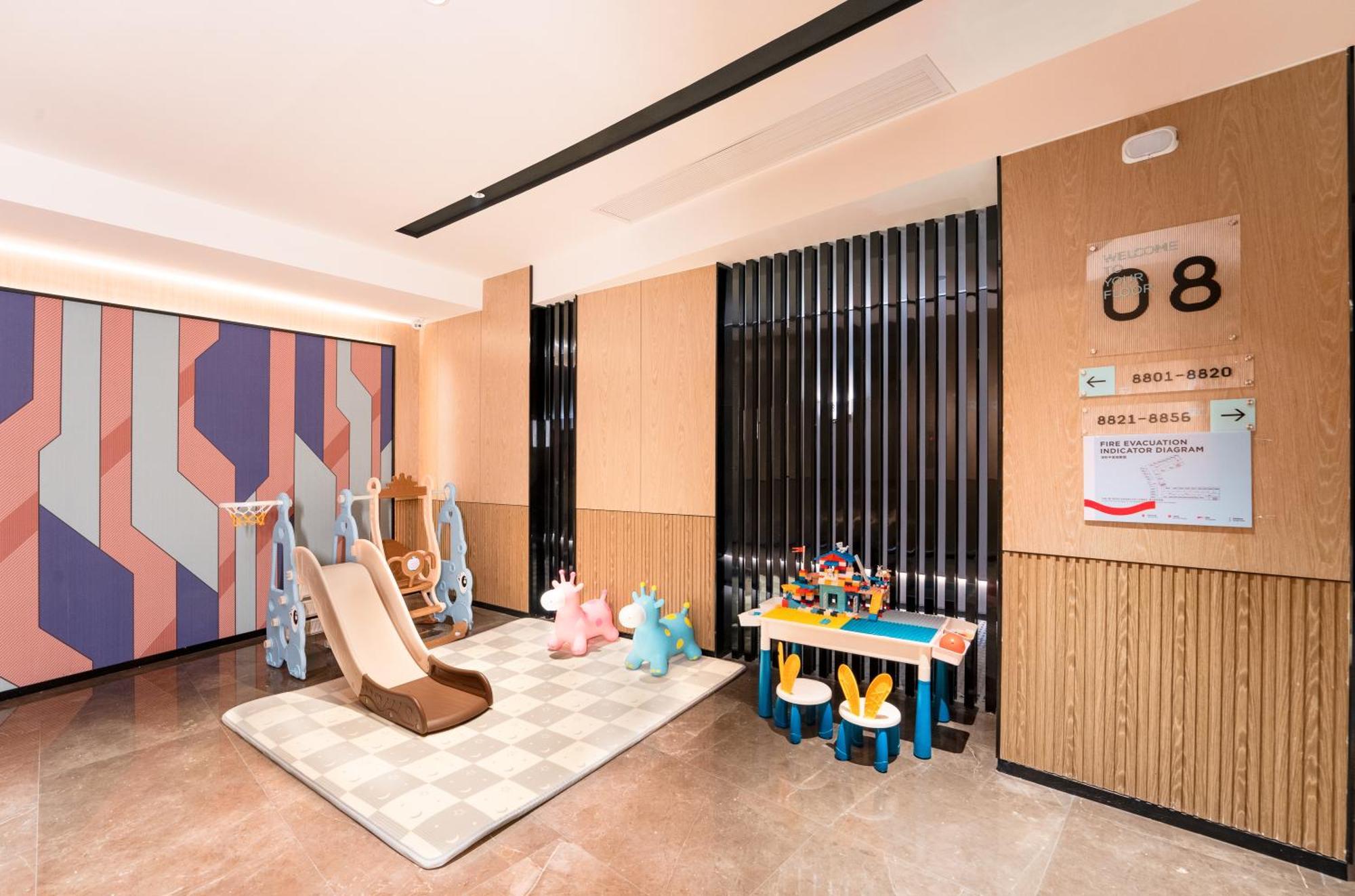 Echarm International Baiyun International Airport Qingbu Metro Branch - Free Deliver Service To Baiyun International Airport & Free Deliver Service To Fair Complex During Fair Period