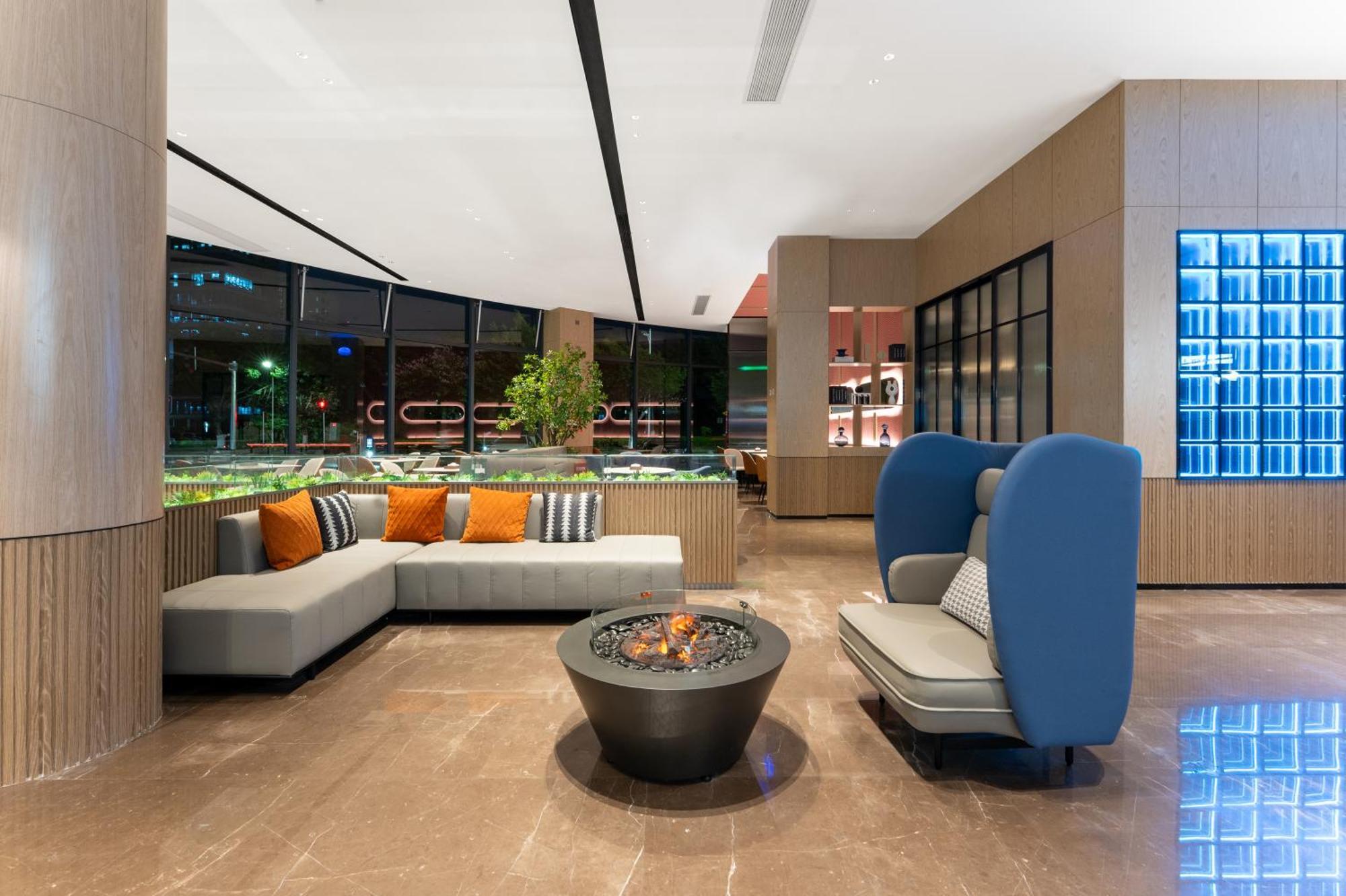 Hotel Echarm International Baiyun International Airport Qingbu Metro Branch - Free Deliver Service To Baiyun International Airport & Free Deliver Service To Fair Complex During Fair Period 4*
