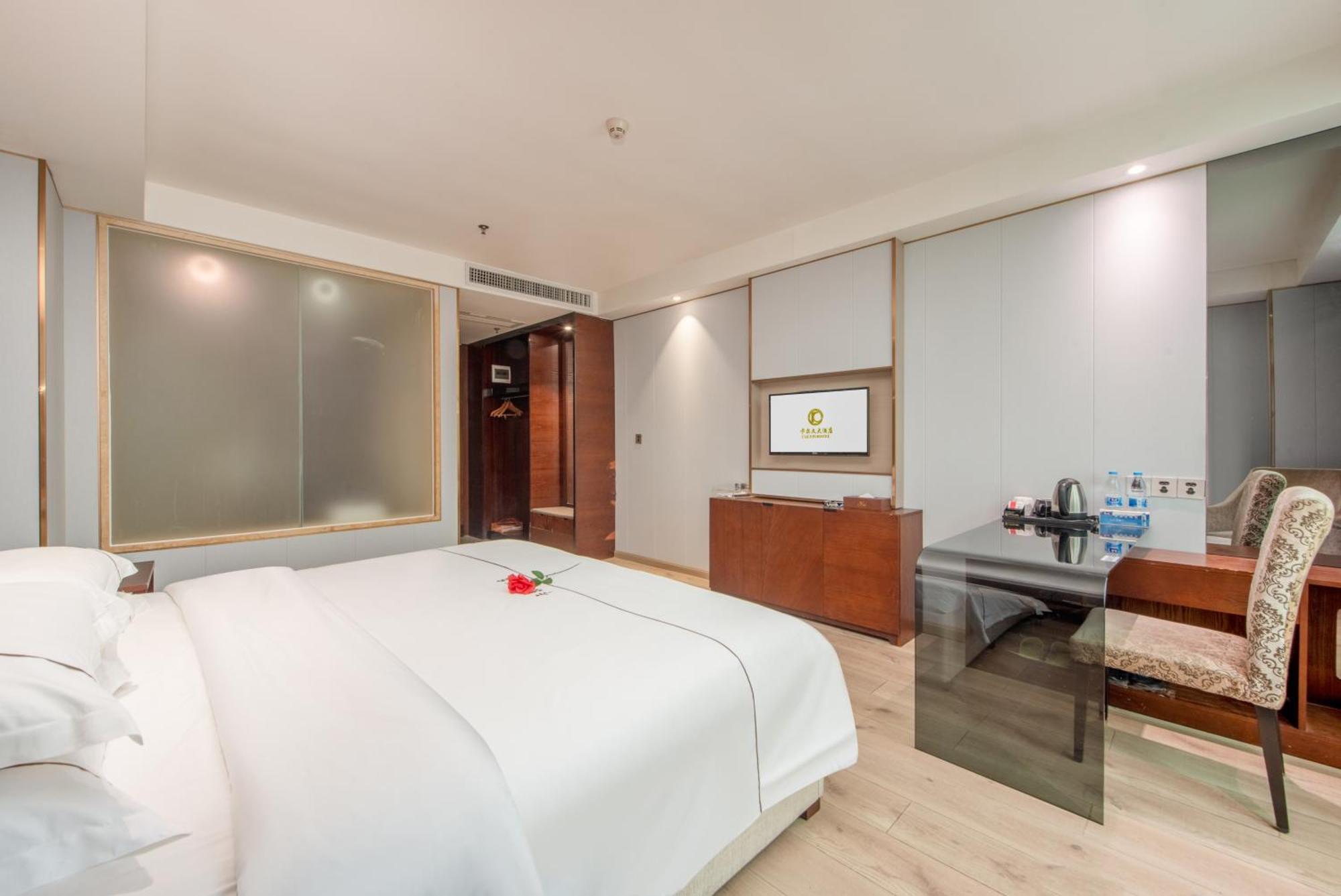 Calvin International Baiyun International Airport Huadu Plaza Branch - Free Deliver Service To Baiyun International Airport & Free Deliver Service To Fair Complex During Fair Period