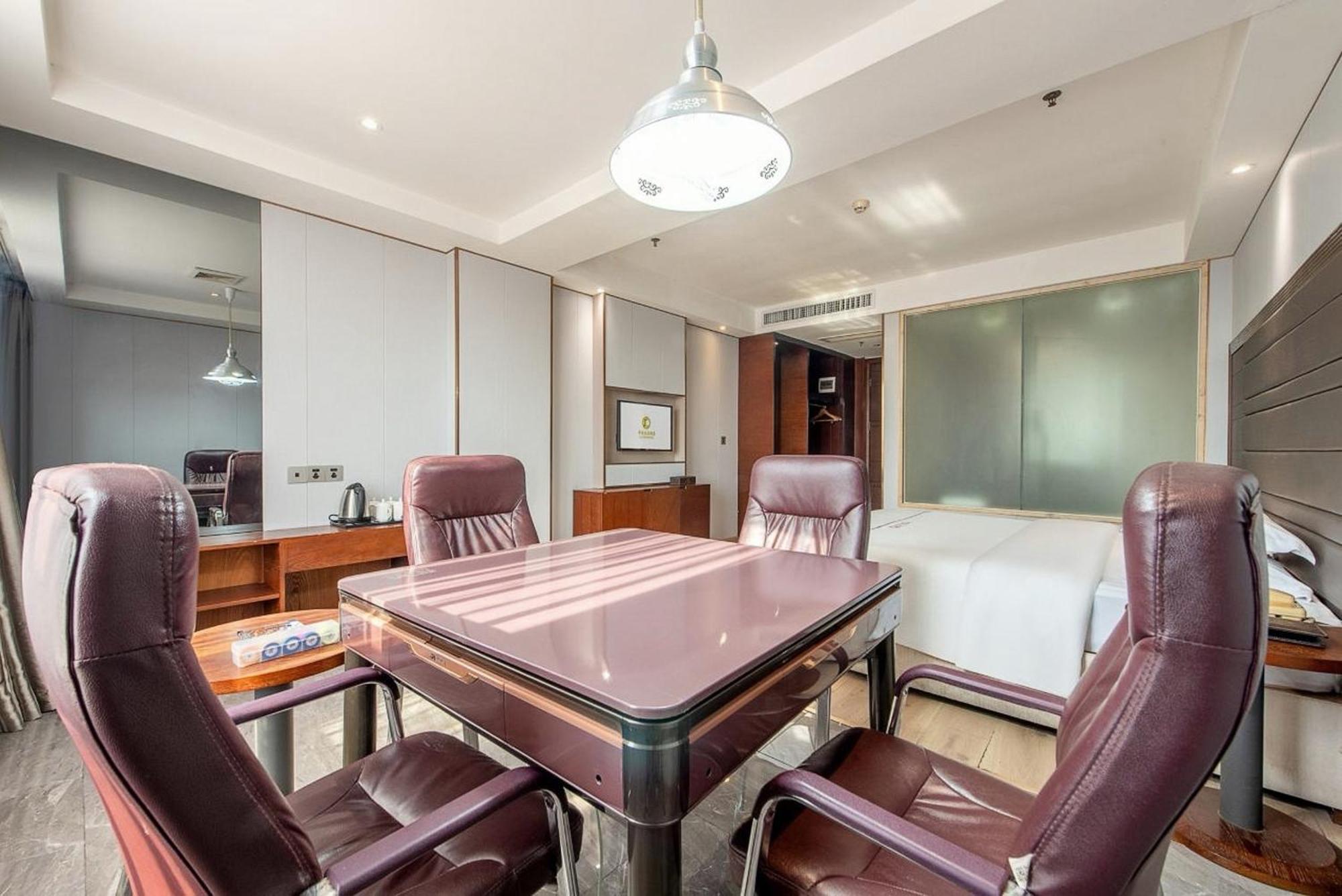 Calvin International Baiyun International Airport Huadu Plaza Branch - Free Deliver Service To Baiyun International Airport & Free Deliver Service To Fair Complex During Fair Period Hotel 3*