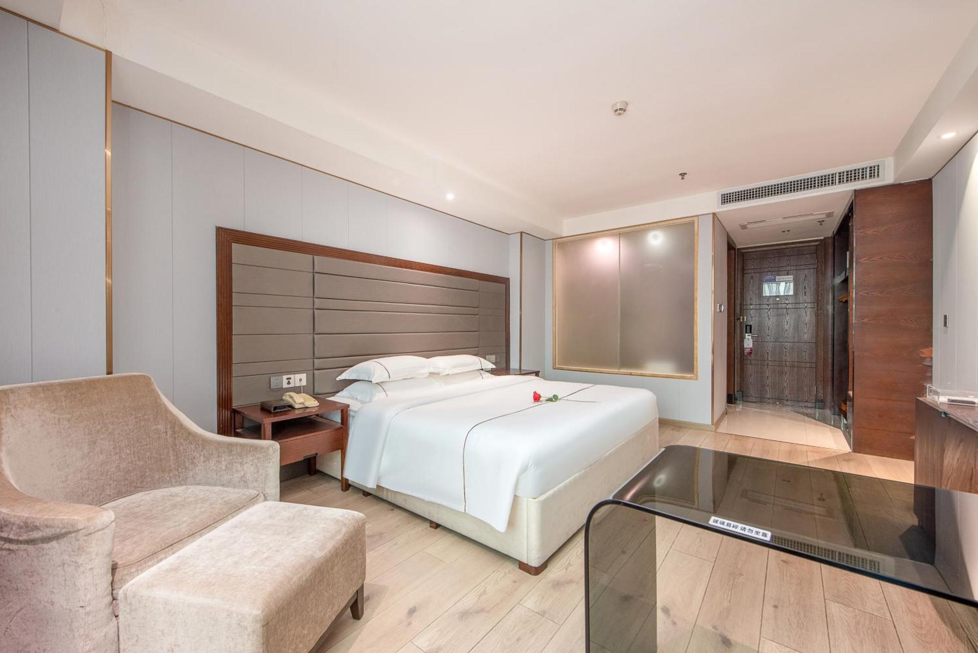 Calvin International Baiyun International Airport Huadu Plaza Branch - Free Deliver Service To Baiyun International Airport & Free Deliver Service To Fair Complex During Fair Period Hotel 3*