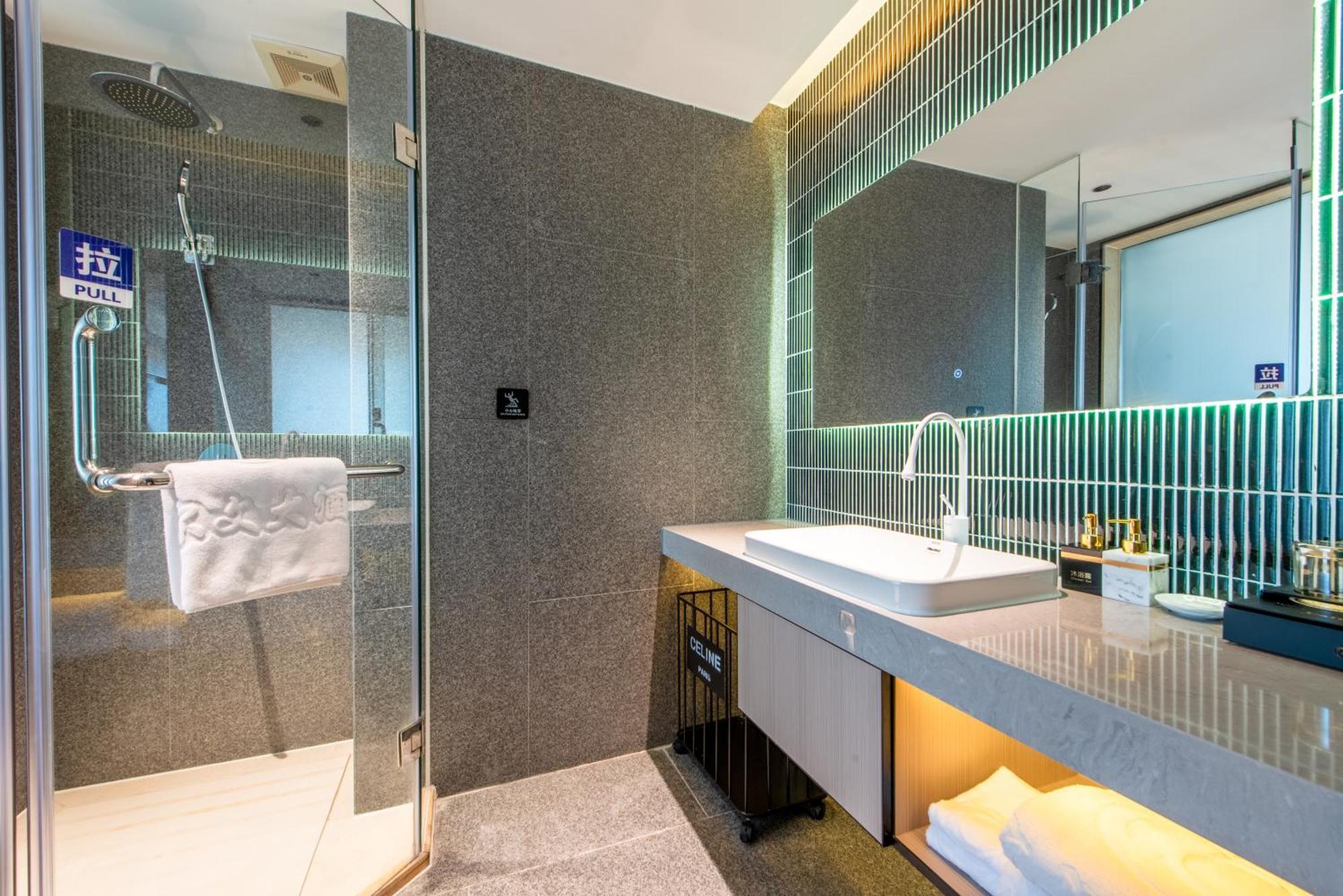 Hotel Calvin International Baiyun International Airport Huadu Plaza Branch - Free Deliver Service To Baiyun International Airport & Free Deliver Service To Fair Complex During Fair Period 3*