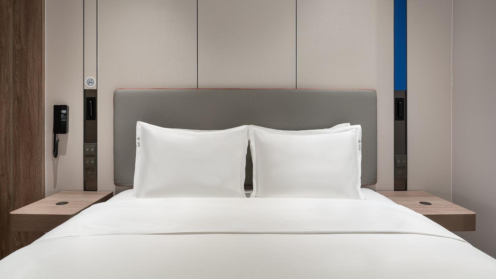 Express Town - Shuttle Service During Fair - Free Morning & Evening Transfers To Or From Fair Complex Hotel 4*