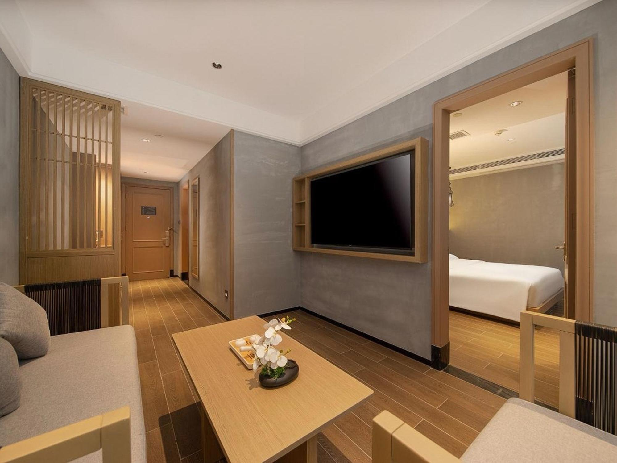 Hotel Trendy Romantic Panyu Qiaonan Aoyuan Plaza Branch - Free Deliver Service To Fair Complex During Fair Period Guangzhou