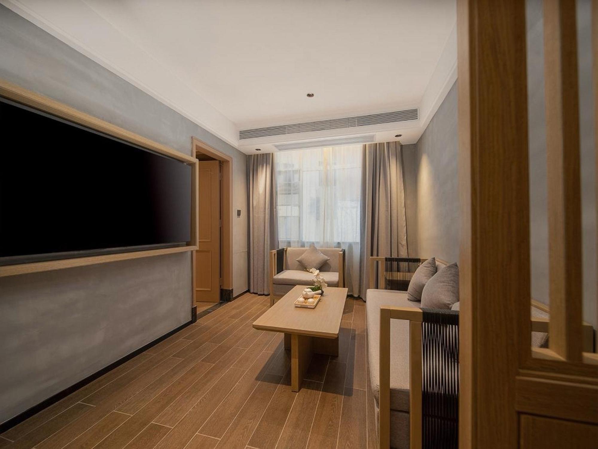 Trendy Romantic Panyu Qiaonan Aoyuan Plaza Branch - Free Deliver Service To Fair Complex During Fair Period 3* Guangzhou