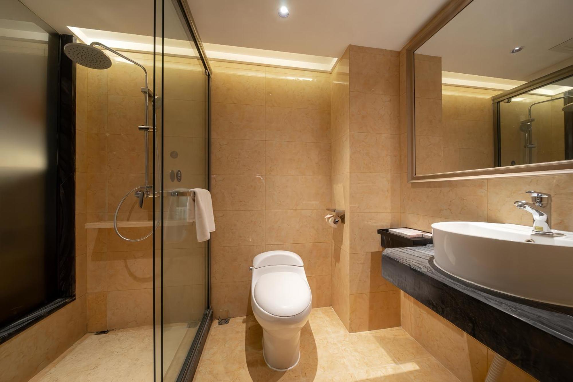 Trendy Romantic Panyu Qiaonan Aoyuan Plaza Branch - Free Deliver Service To Fair Complex During Fair Period Hotel