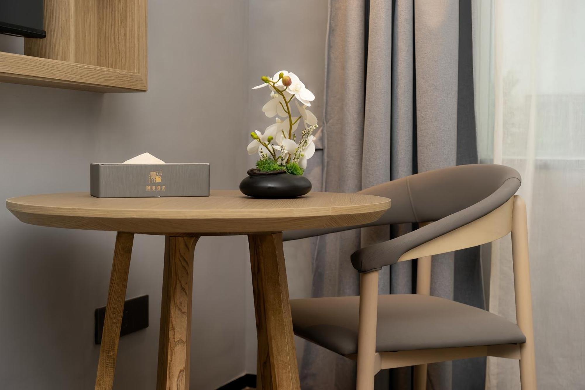 Trendy Romantic Panyu Qiaonan Aoyuan Plaza Branch - Free Deliver Service To Fair Complex During Fair Period Hotel Guangzhou