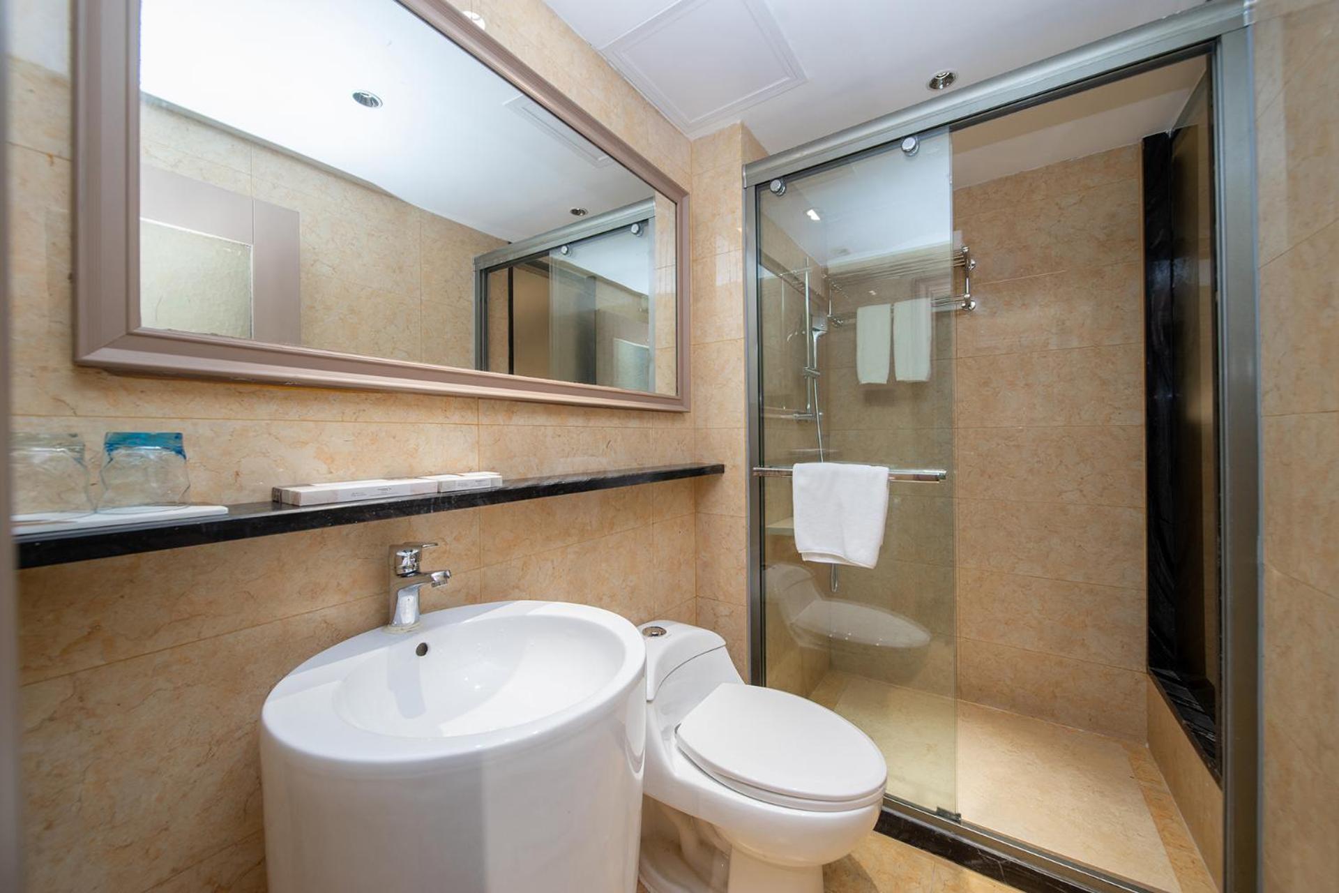 Hotel Trendy Romantic Panyu Qiaonan Aoyuan Plaza Branch - Free Deliver Service To Fair Complex During Fair Period Guangzhou