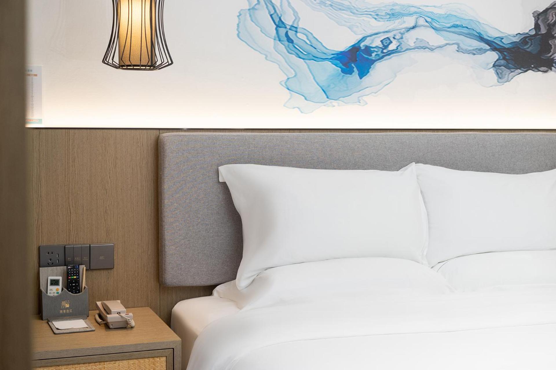 Hotel Trendy Romantic Panyu Qiaonan Aoyuan Plaza Branch - Free Deliver Service To Fair Complex During Fair Period Guangzhou