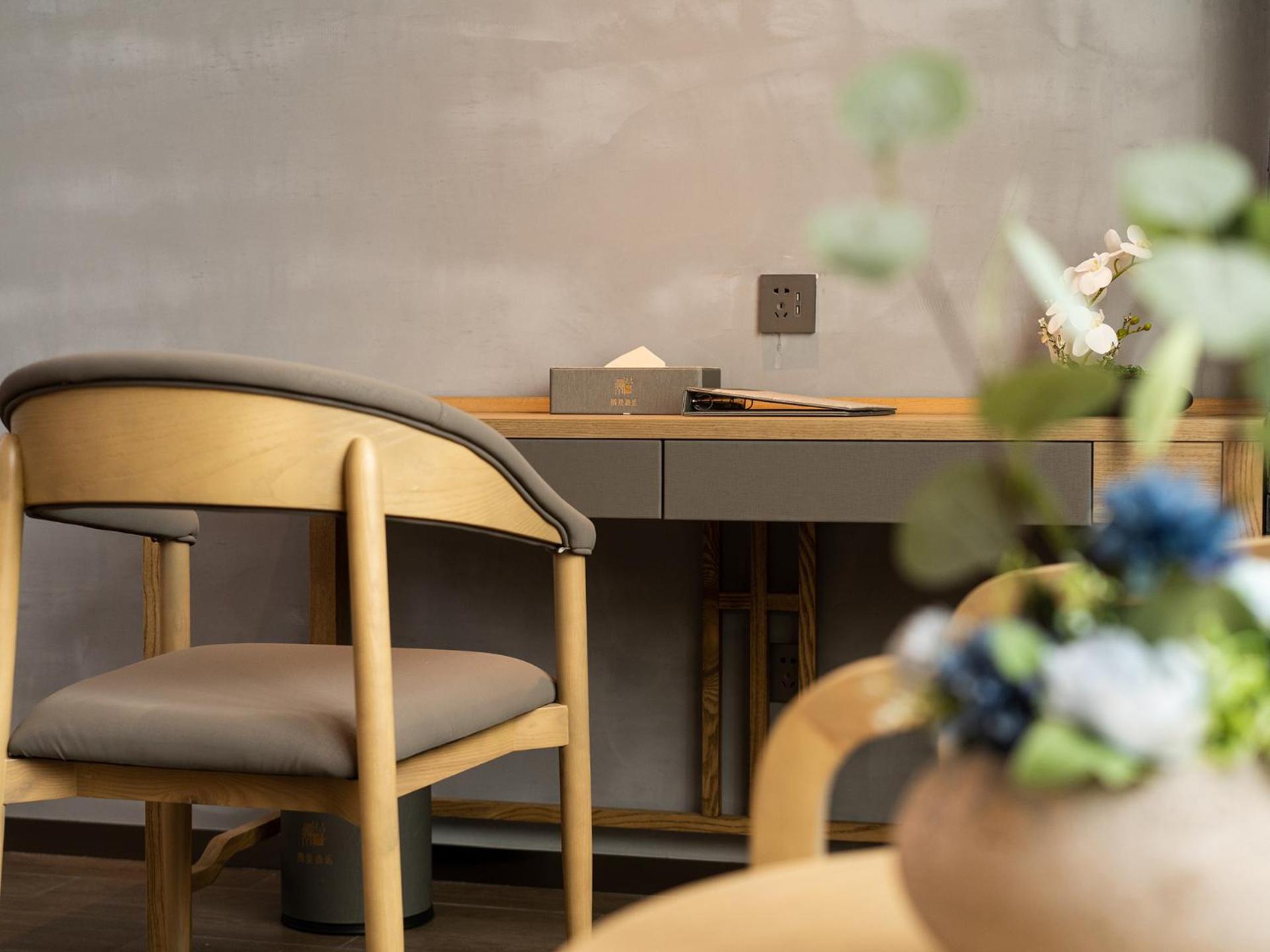 Trendy Romantic Panyu Qiaonan Aoyuan Plaza Branch - Free Deliver Service To Fair Complex During Fair Period