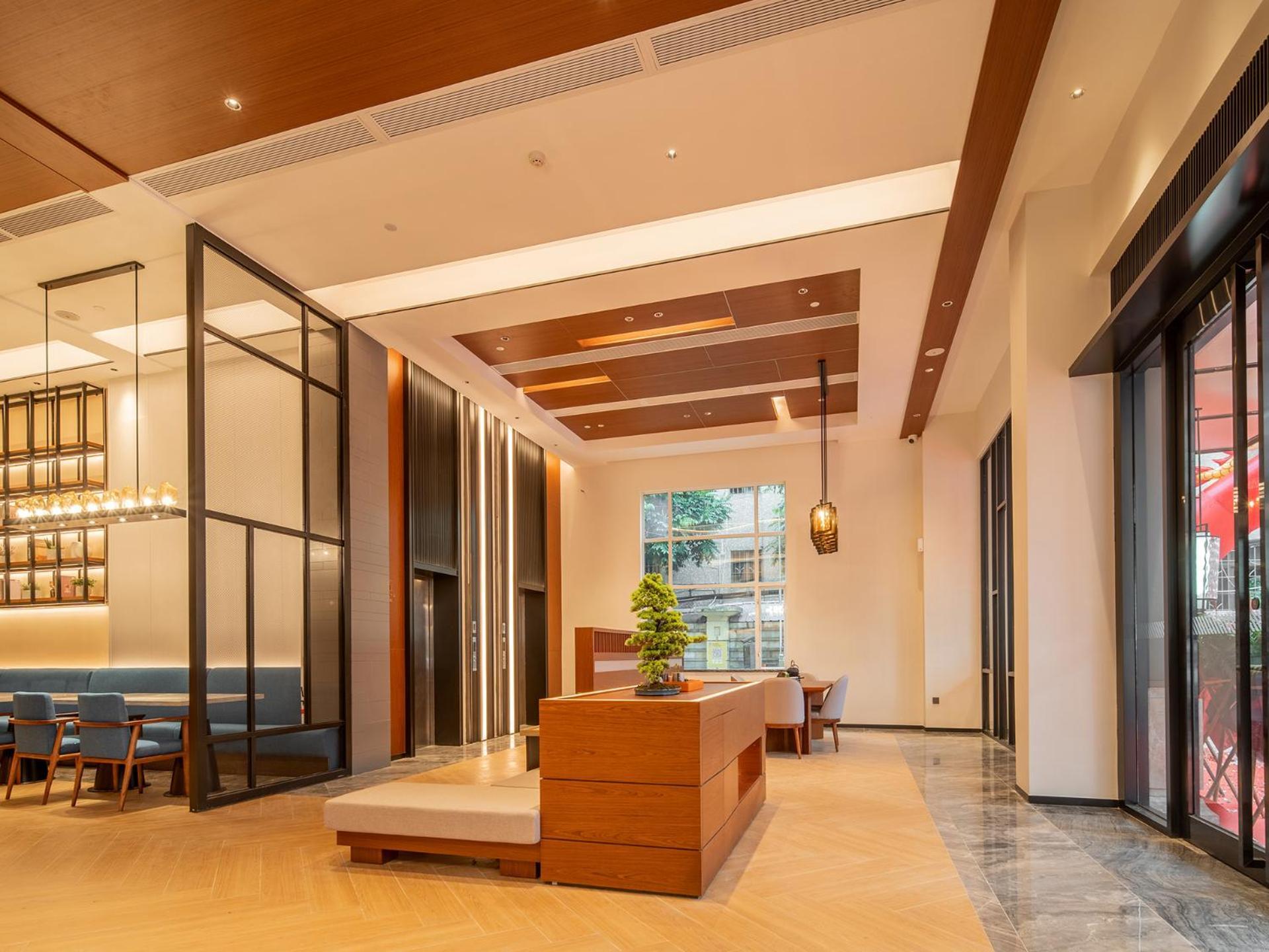 Hotel Trendy Romantic Panyu Qiaonan Aoyuan Plaza Branch - Free Deliver Service To Fair Complex During Fair Period Guangzhou