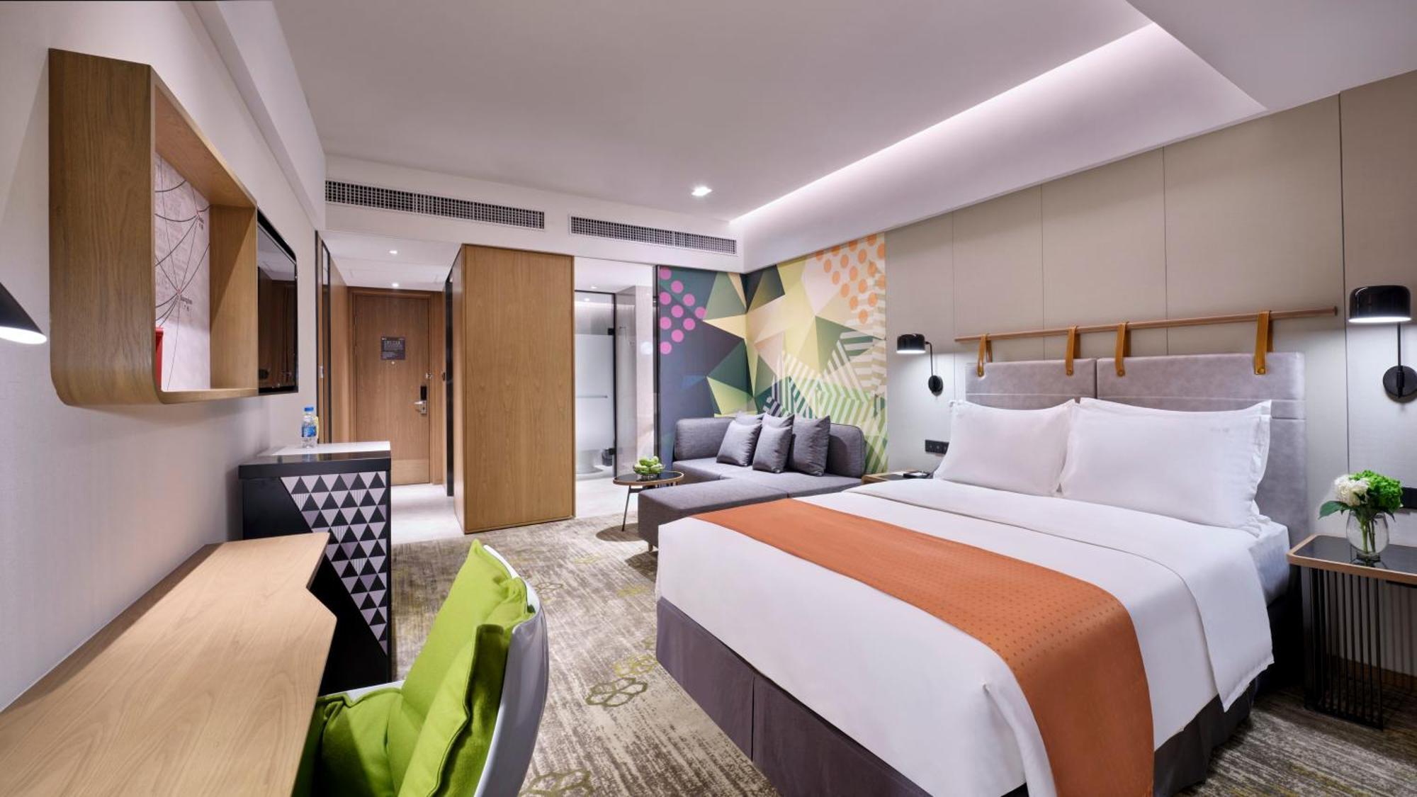 South - Fair Free Shuttle Bus, Near Metro Station, Nanhu Paradise Hotel Guangzhou