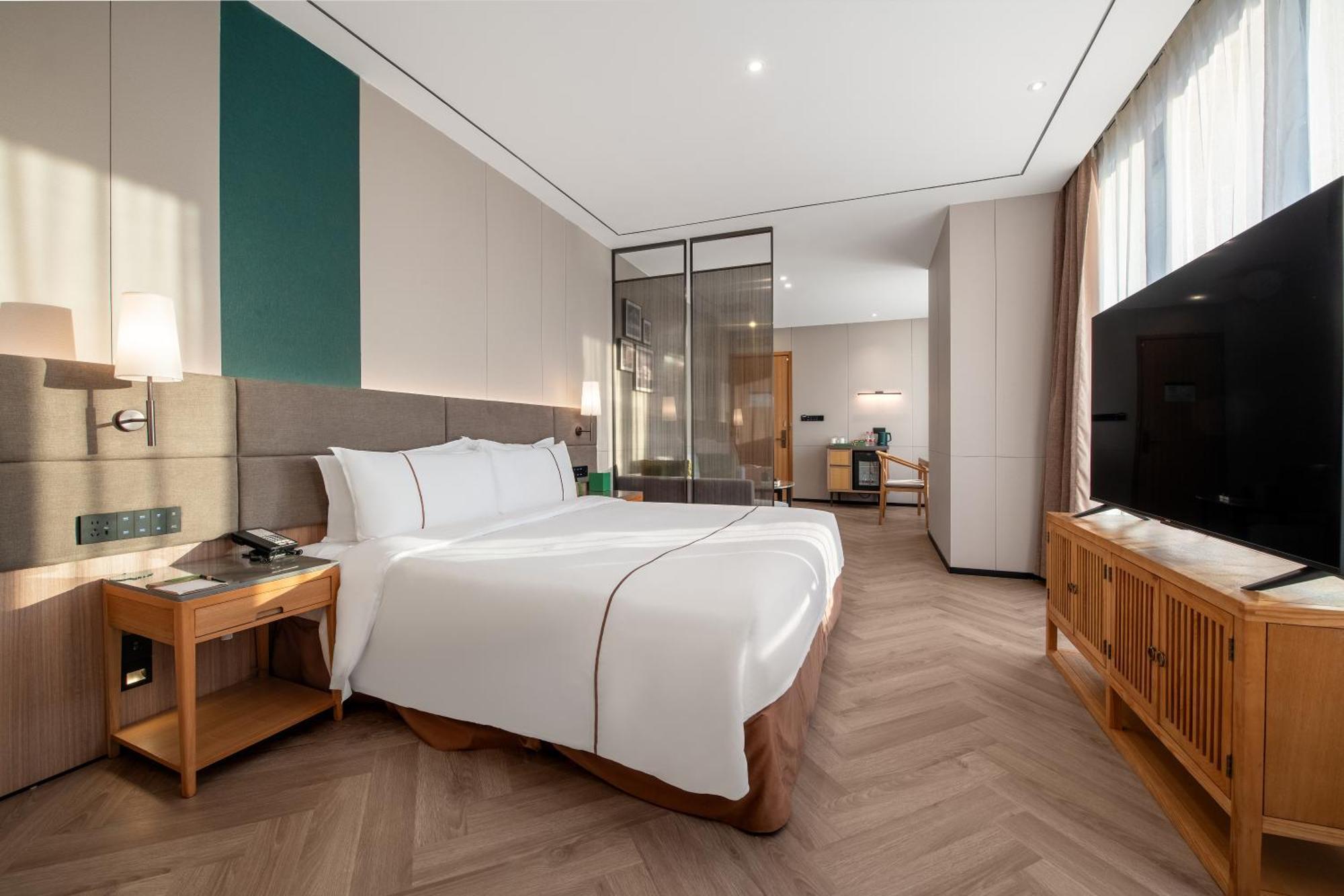 Hotel H' Elite Hotel- Free Fair Shuttle Bus And Registration Counter