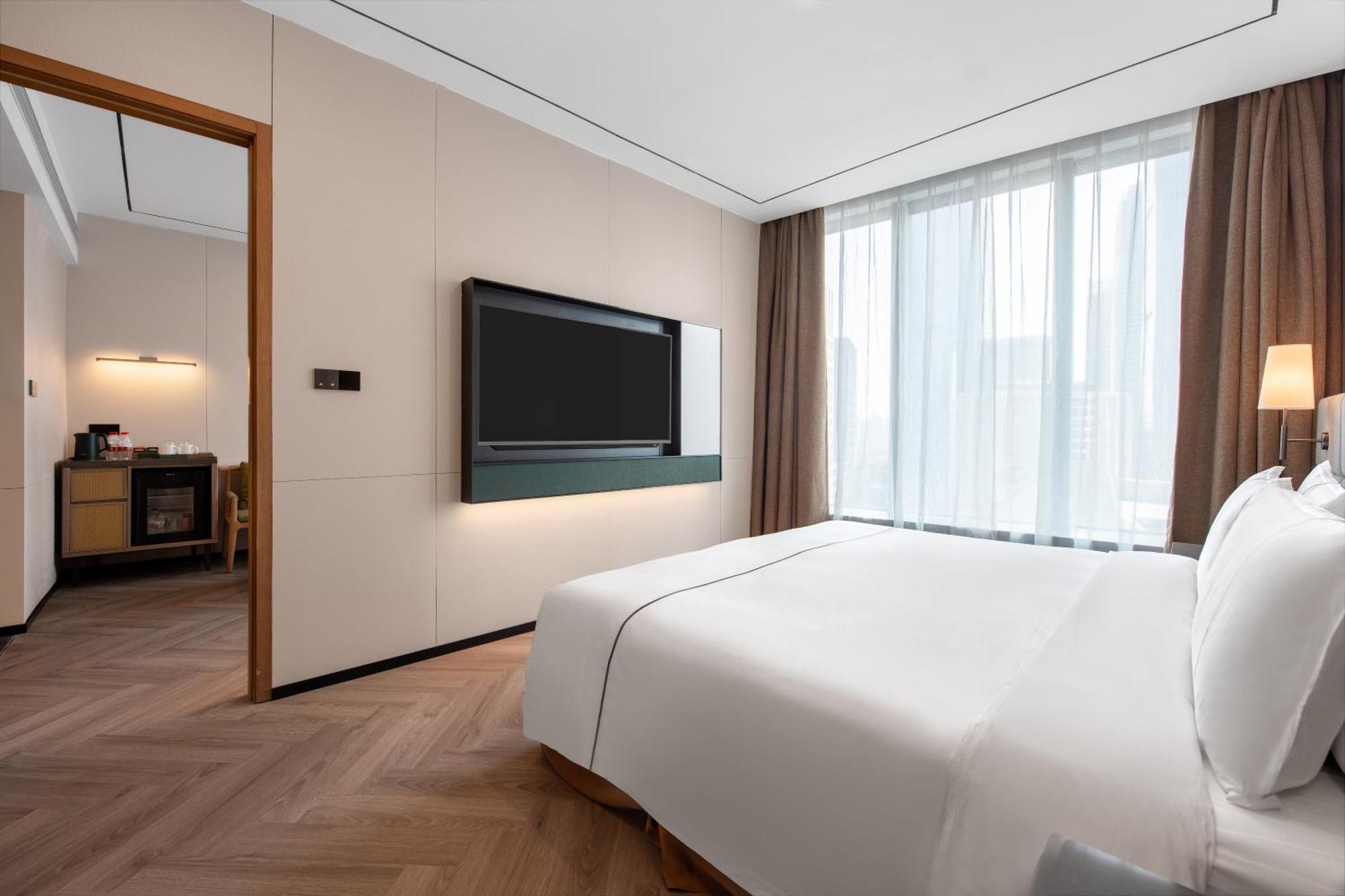 H' Elite Hotel- Free Fair Shuttle Bus And Registration Counter 4*