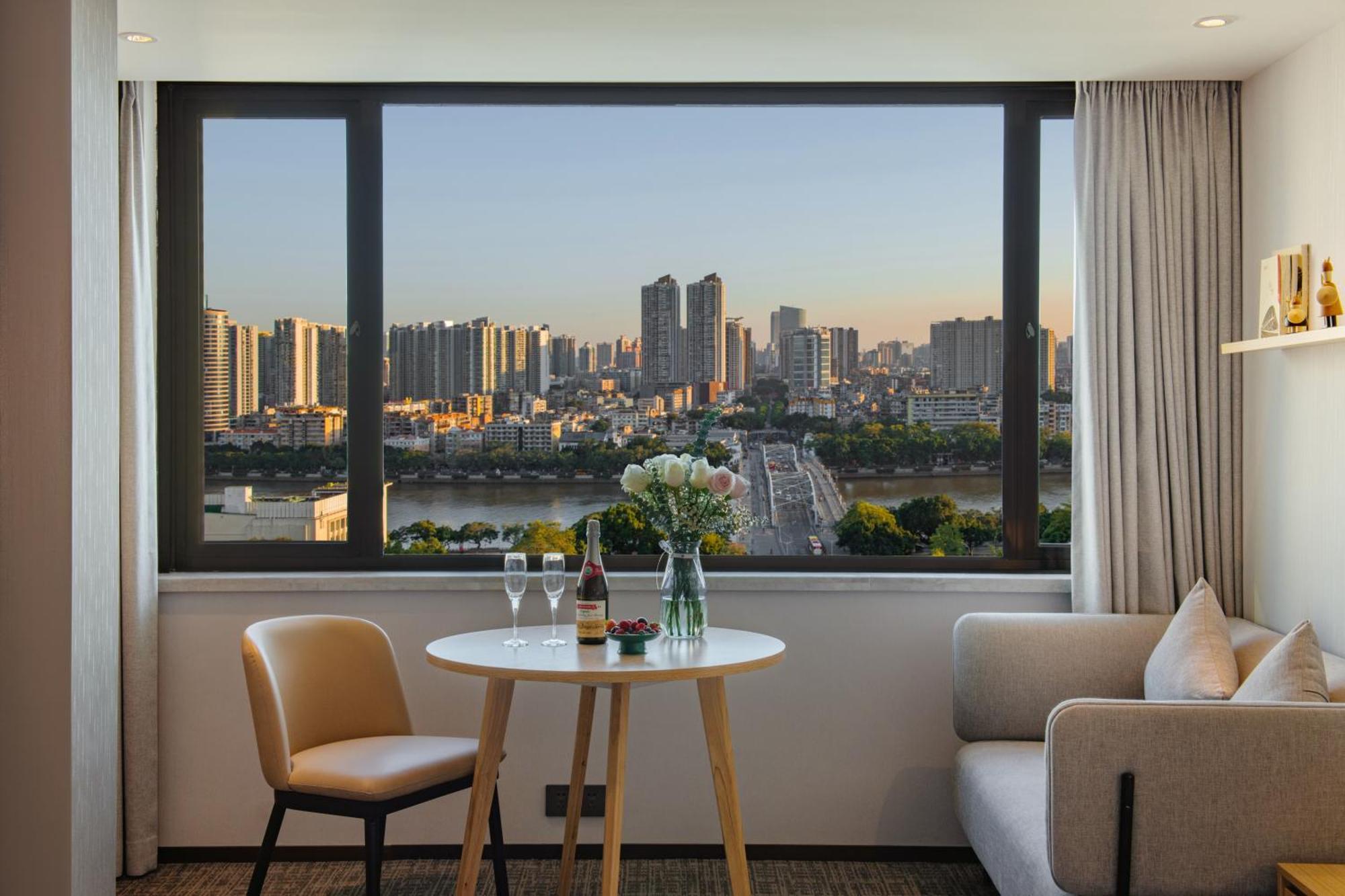 - Free Shuttle Bus To Exhibition Center During Fair Period Hotel Guangzhou