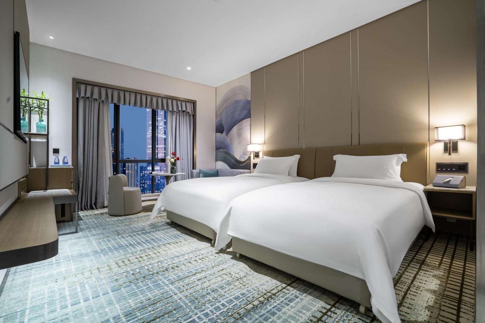 Victoria Zhujiang New Town - Free Shuttle Bus During Fair Period Hotel 4*