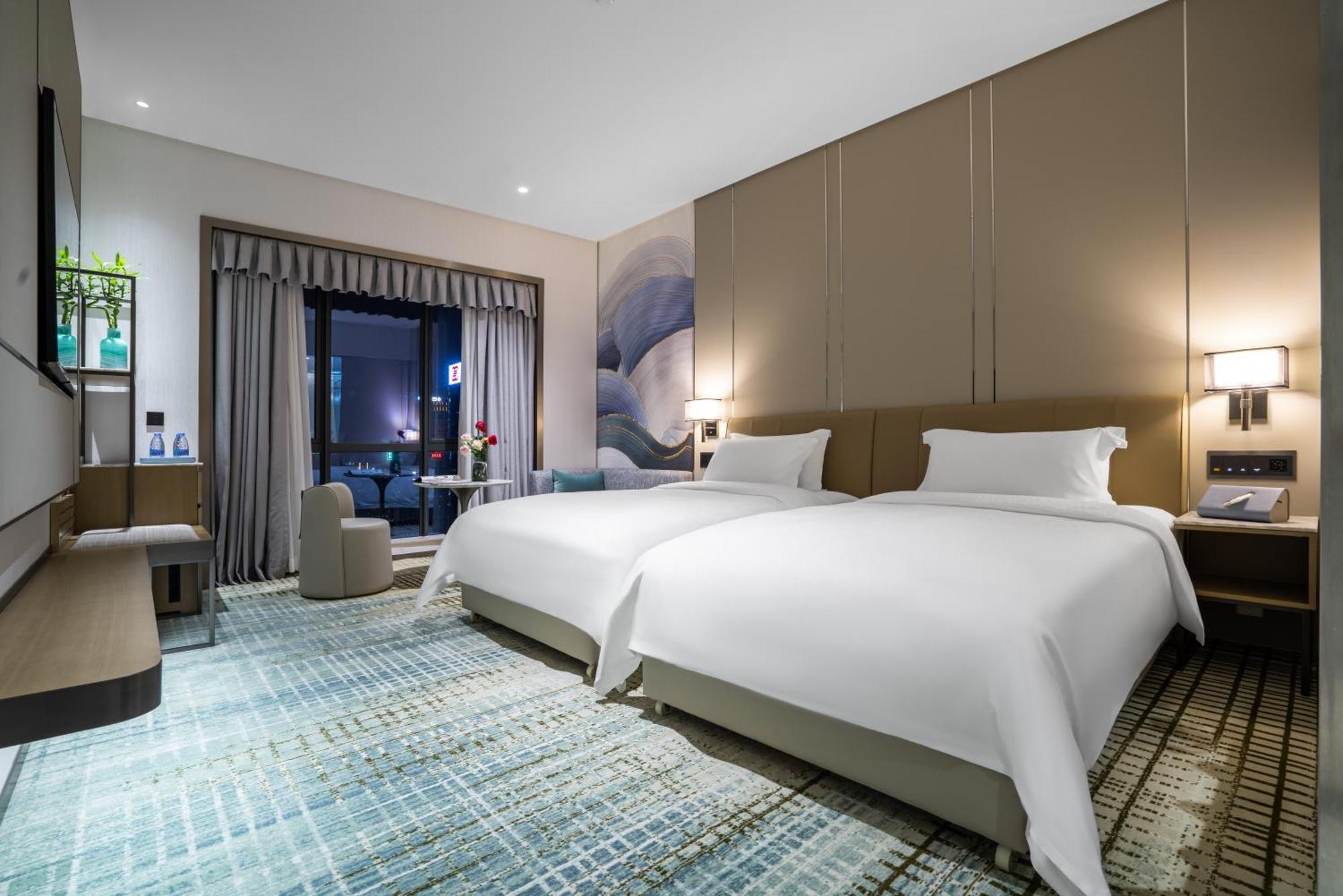 Victoria Zhujiang New Town - Free Shuttle Bus During Fair Period Hotel