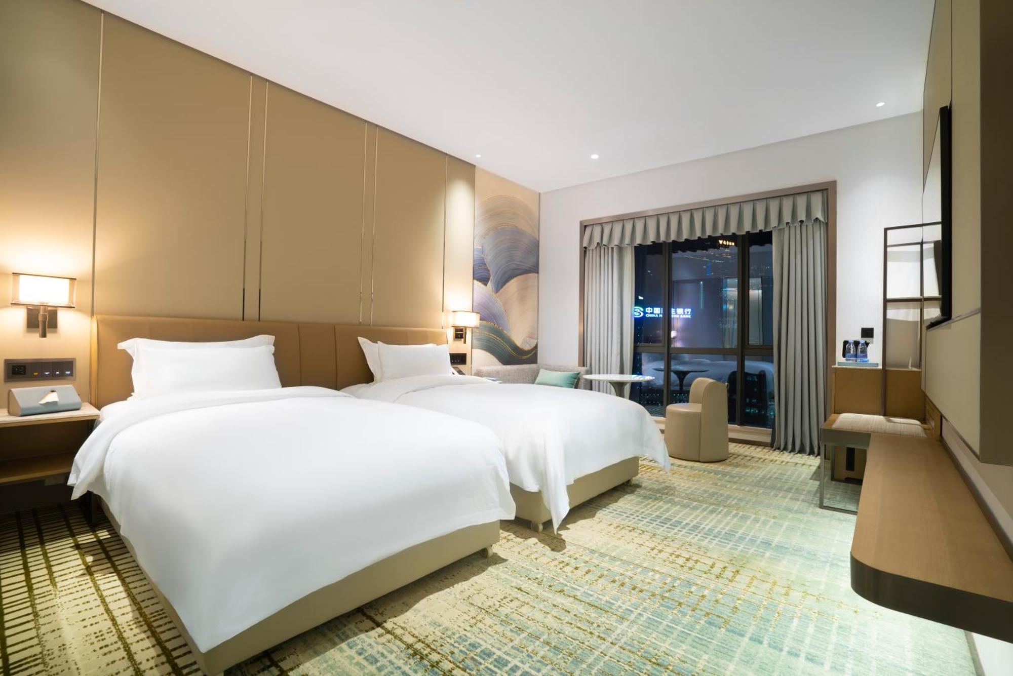 Hotel Victoria Zhujiang New Town - Free Shuttle Bus During Fair Period 4*
