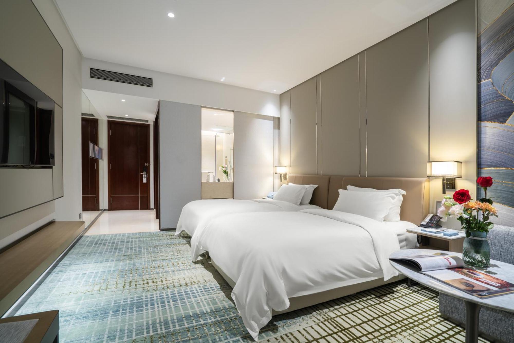Victoria Zhujiang New Town - Free Shuttle Bus During Fair Period Hotel