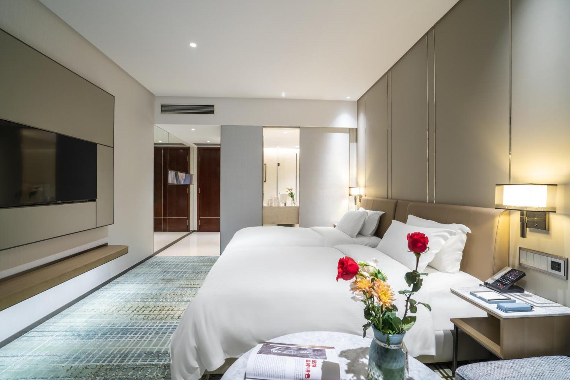 Hotel Victoria Zhujiang New Town - Free Shuttle Bus During Fair Period 4*