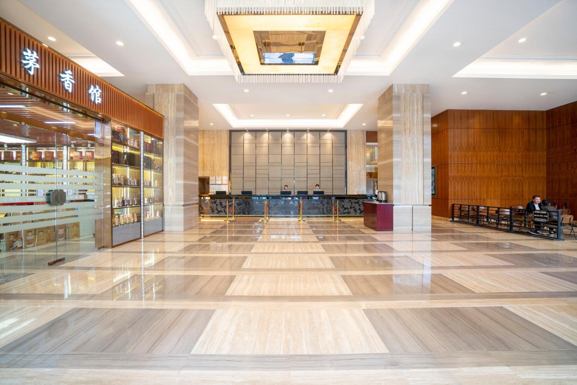 Hotel Victoria Zhujiang New Town - Free Shuttle Bus During Fair Period 4*