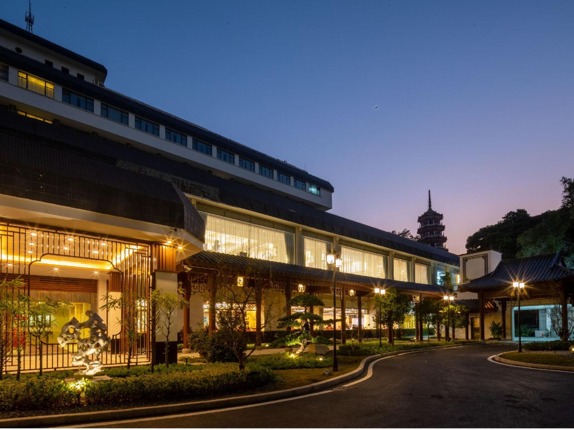Guangdong Yingbin Hotel 4*