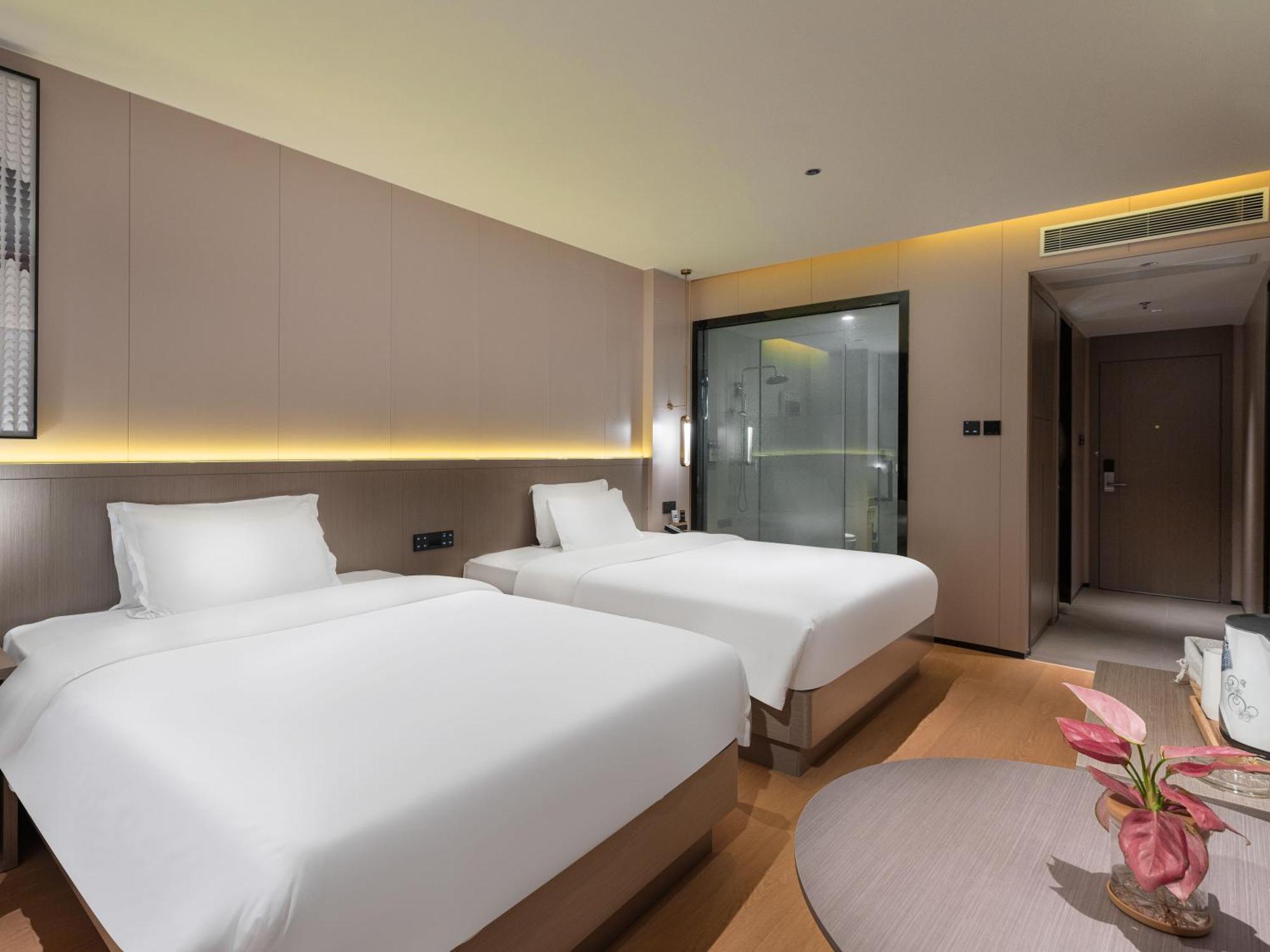 Lavande International Taikoo Hui Square Shipaiqiao Metro Station Branch - Free Shuttle Bus To Fair Complex During Fair Period & Free Vpn Internet Access 4*